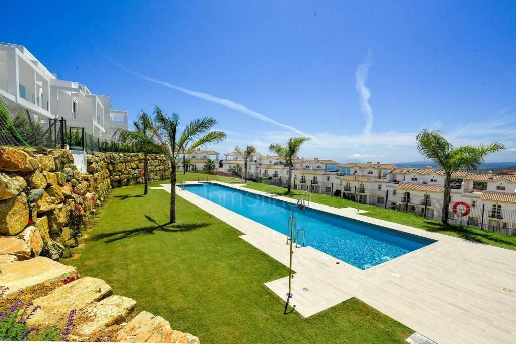 Town House in Bahia de las Rocas, Manilva