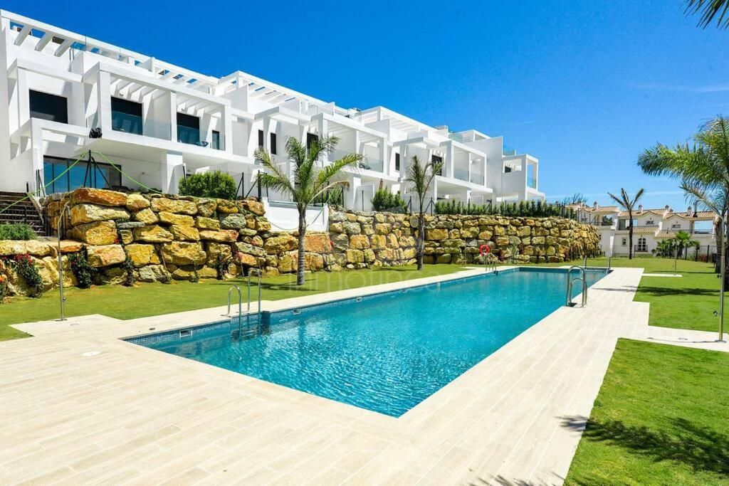 Town House in Bahia de las Rocas, Manilva