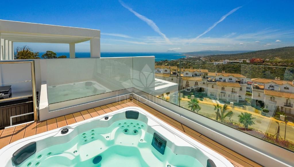 Town House in Bahia de las Rocas, Manilva