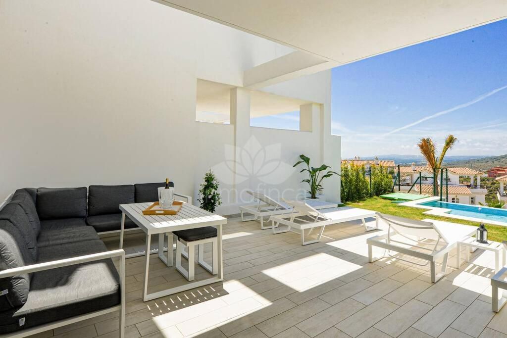 Town House in Bahia de las Rocas, Manilva