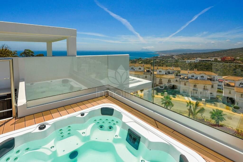 Town House in Bahia de las Rocas, Manilva