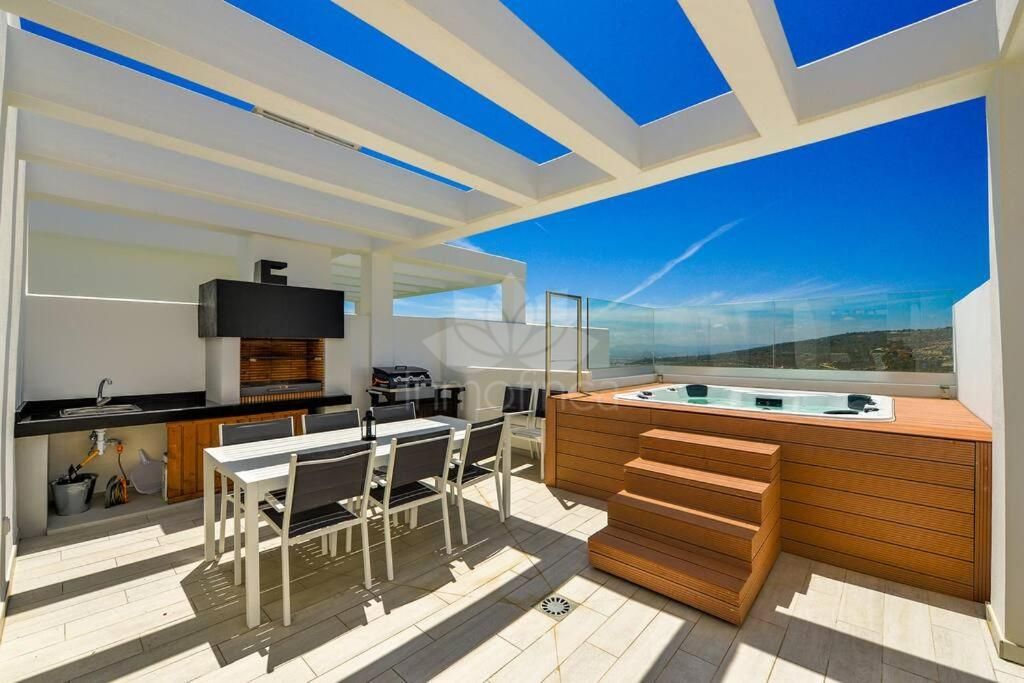 Town House in Bahia de las Rocas, Manilva