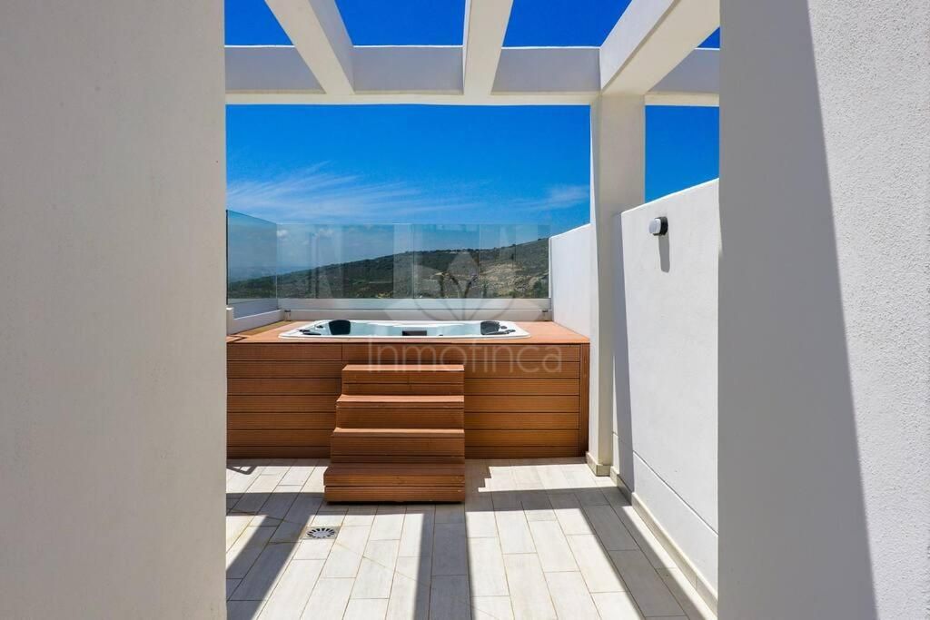Town House in Bahia de las Rocas, Manilva
