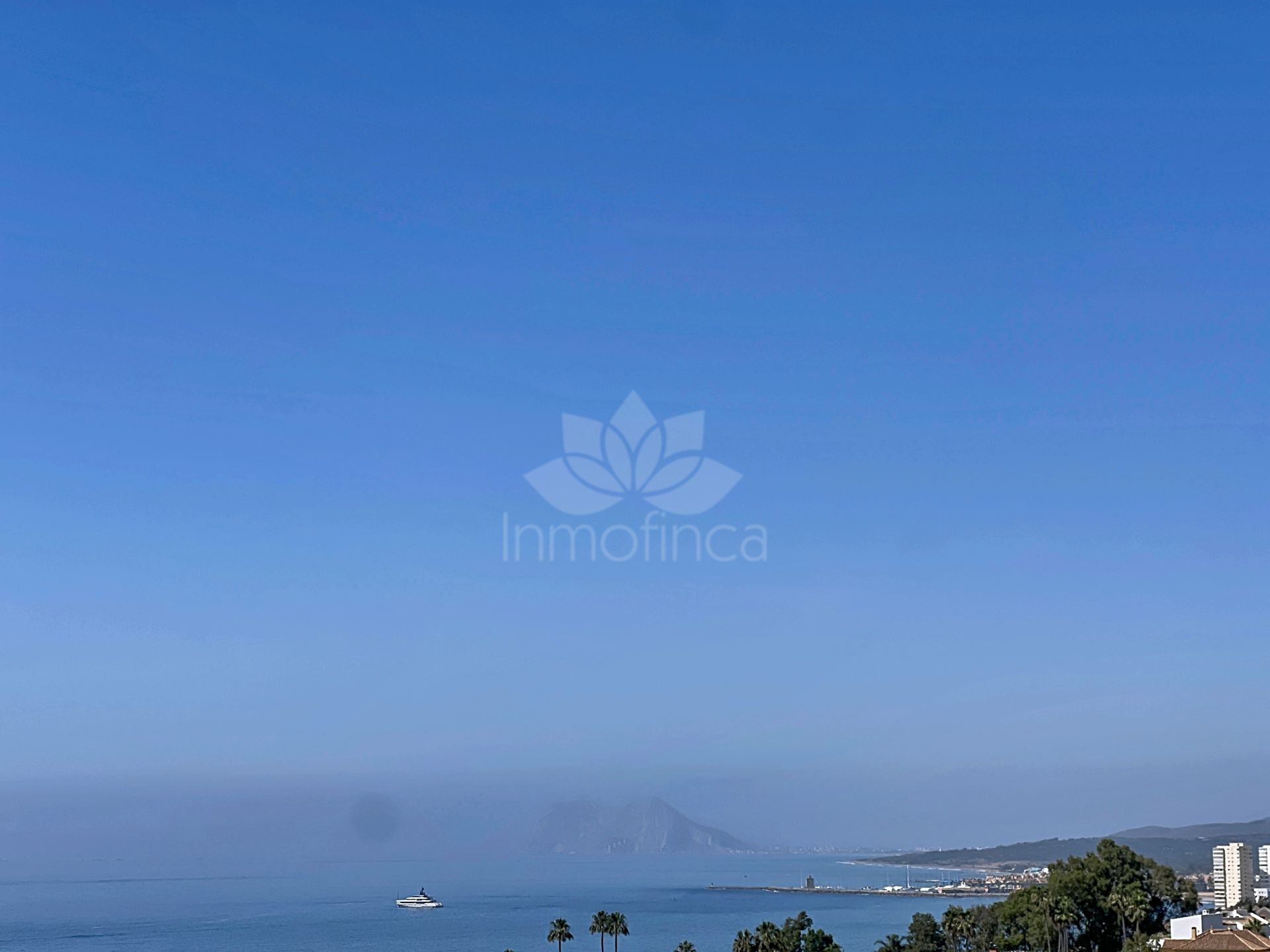 Town House in Bahia de las Rocas, Manilva