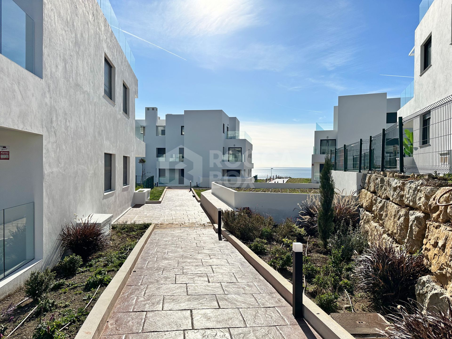 Azata Delmare - Casares Costa - Apartments with spectacular sea views. Strategically located 250m from the beach, Azata Delmare is a complex of 74 apartments of 2 and 3 bedrooms.