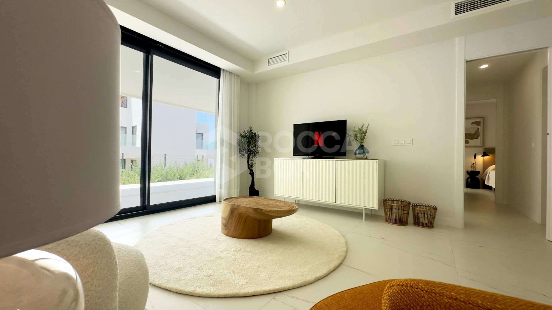 Azata Delmare - Casares Costa - Apartments with spectacular sea views. Strategically located 250m from the beach, Azata Delmare is a complex of 74 apartments of 2 and 3 bedrooms.