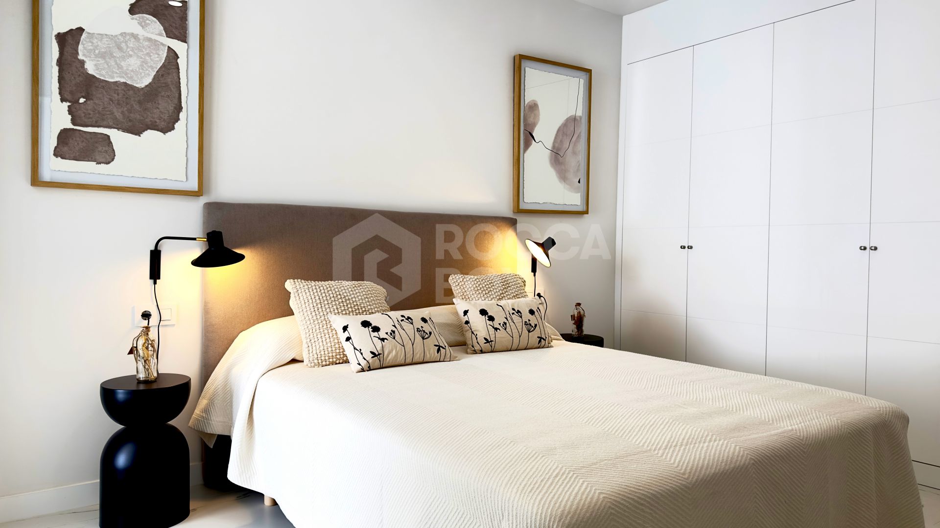 Azata Delmare - Casares Costa - Apartments with spectacular sea views. Strategically located 250m from the beach, Azata Delmare is a complex of 74 apartments of 2 and 3 bedrooms.
