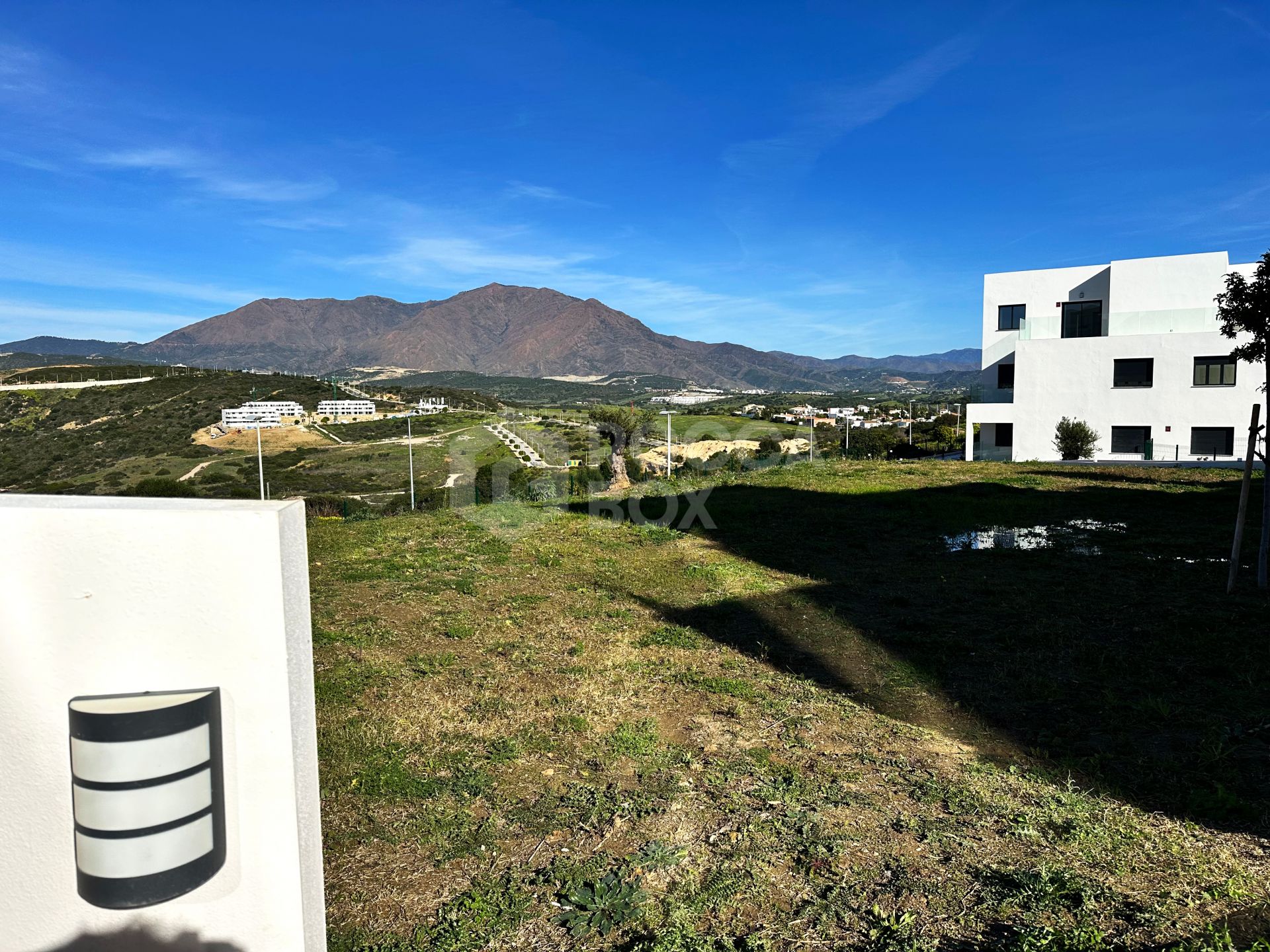 Azata Delmare - Casares Costa - Apartments with spectacular sea views. Strategically located 250m from the beach, Azata Delmare is a complex of 74 apartments of 2 and 3 bedrooms.