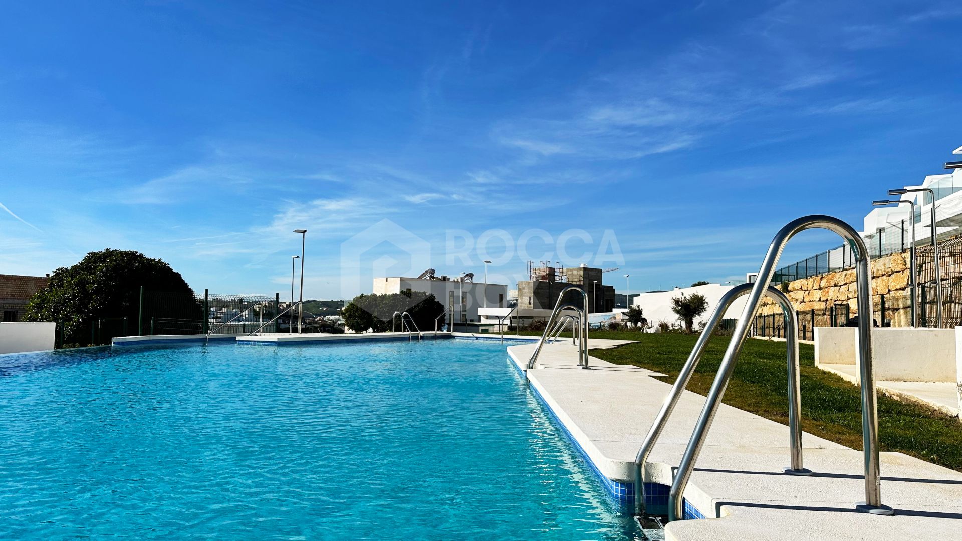 Azata Delmare - Casares Costa - Apartments with spectacular sea views. Strategically located 250m from the beach, Azata Delmare is a complex of 74 apartments of 2 and 3 bedrooms.