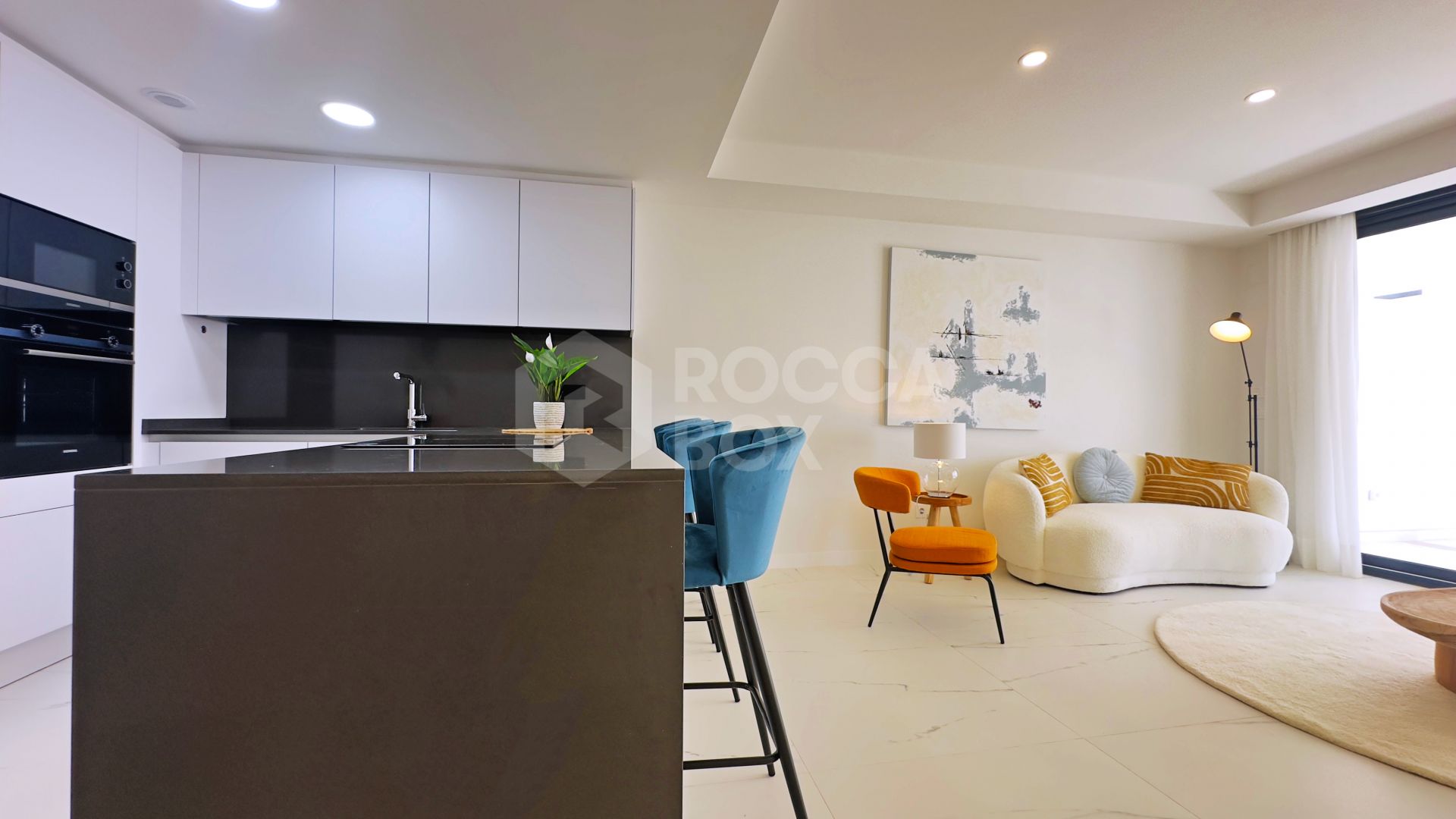 Azata Delmare - Casares Costa - Apartments with spectacular sea views. Strategically located 250m from the beach, Azata Delmare is a complex of 74 apartments of 2 and 3 bedrooms.