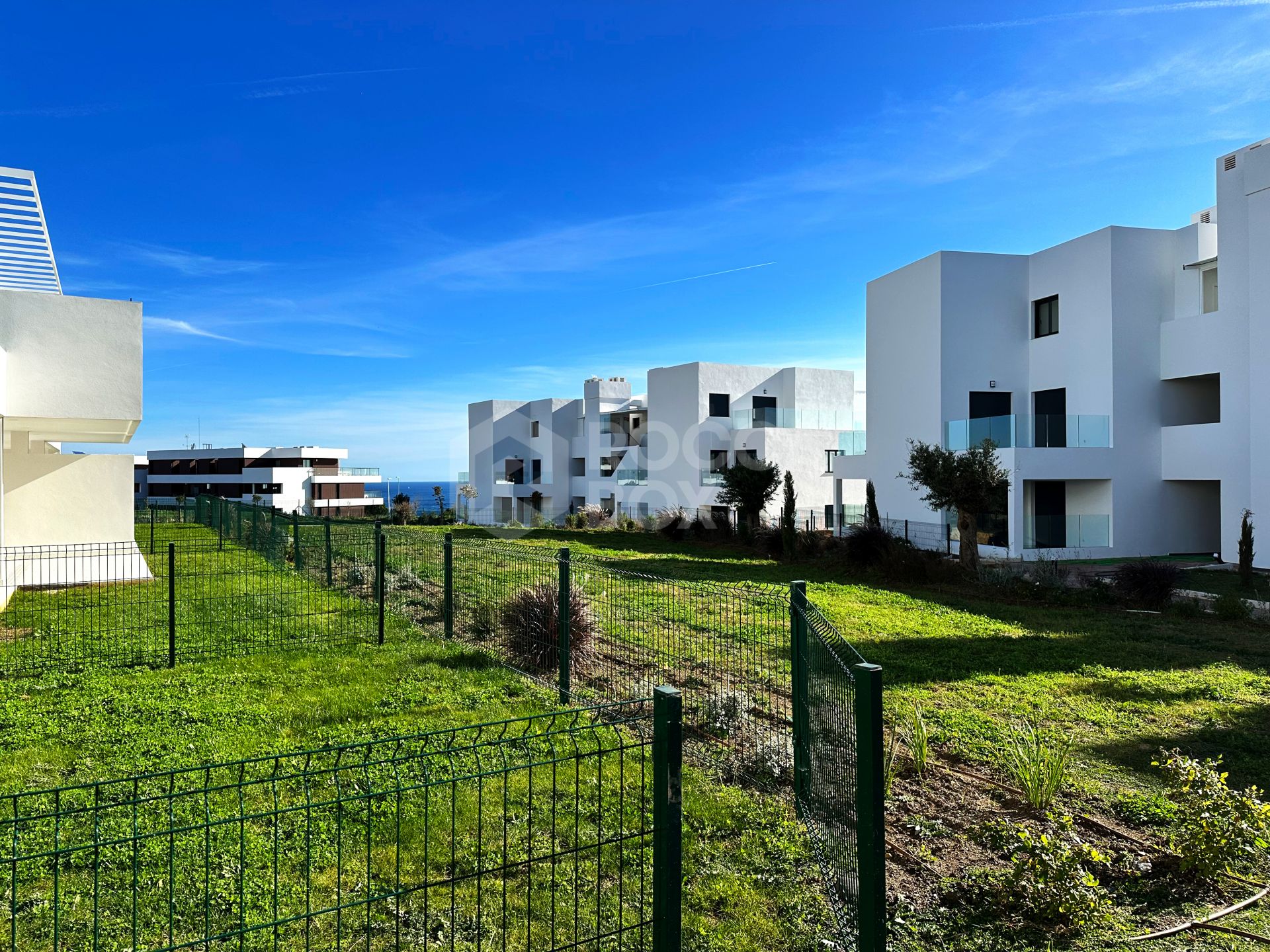 Azata Delmare - Casares Costa - Apartments with spectacular sea views. Strategically located 250m from the beach, Azata Delmare is a complex of 74 apartments of 2 and 3 bedrooms.