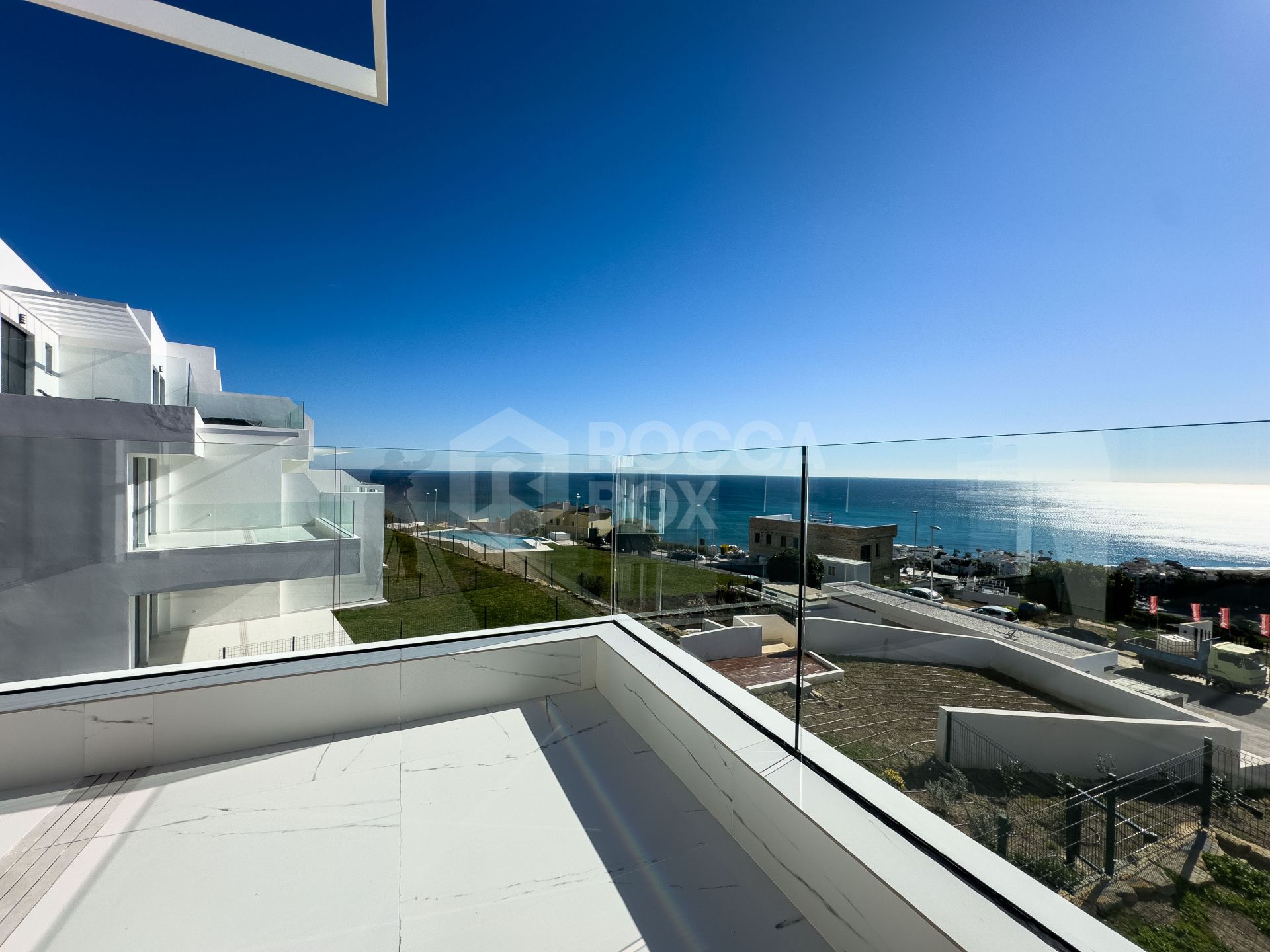 Azata Delmare - Casares Costa - Apartments with spectacular sea views. Strategically located 250m from the beach, Azata Delmare is a complex of 74 apartments of 2 and 3 bedrooms.