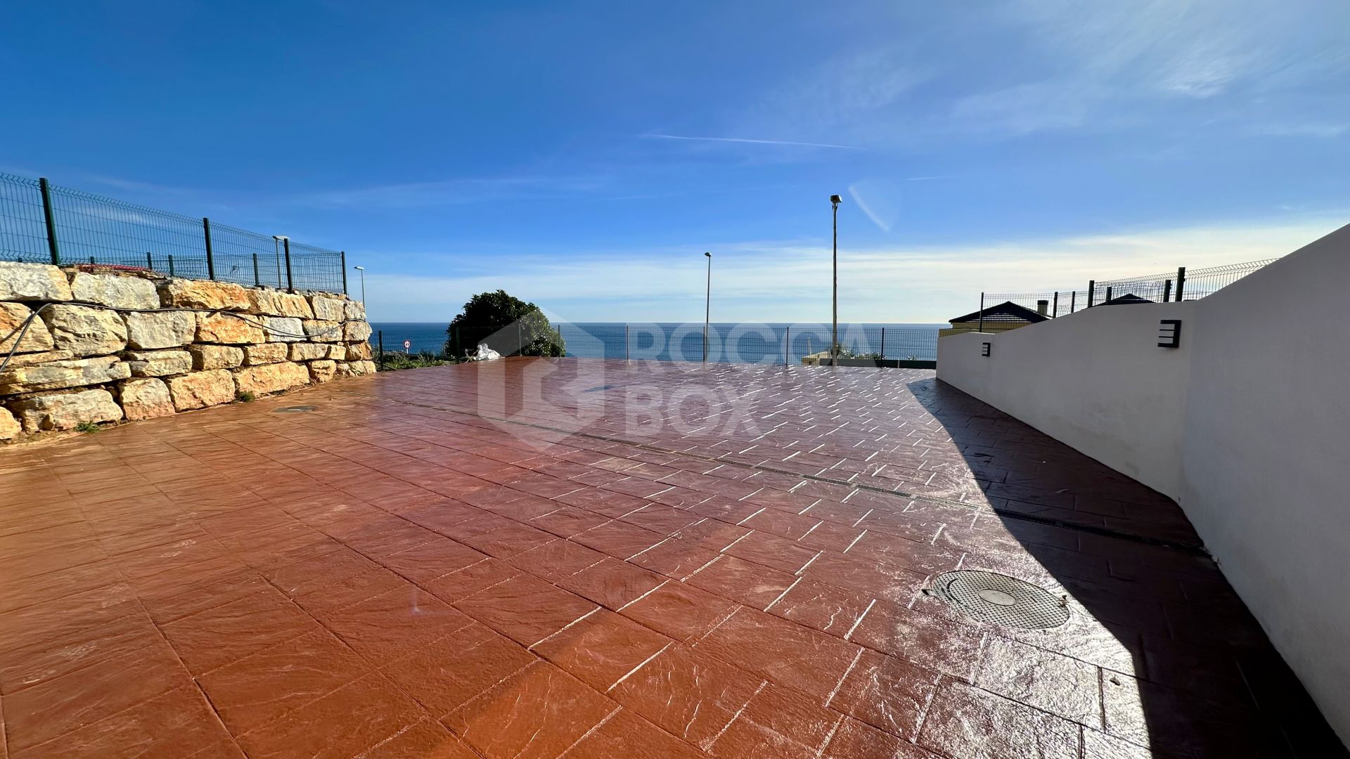 Azata Delmare - Casares Costa - Apartments with spectacular sea views. Strategically located 250m from the beach, Azata Delmare is a complex of 74 apartments of 2 and 3 bedrooms.