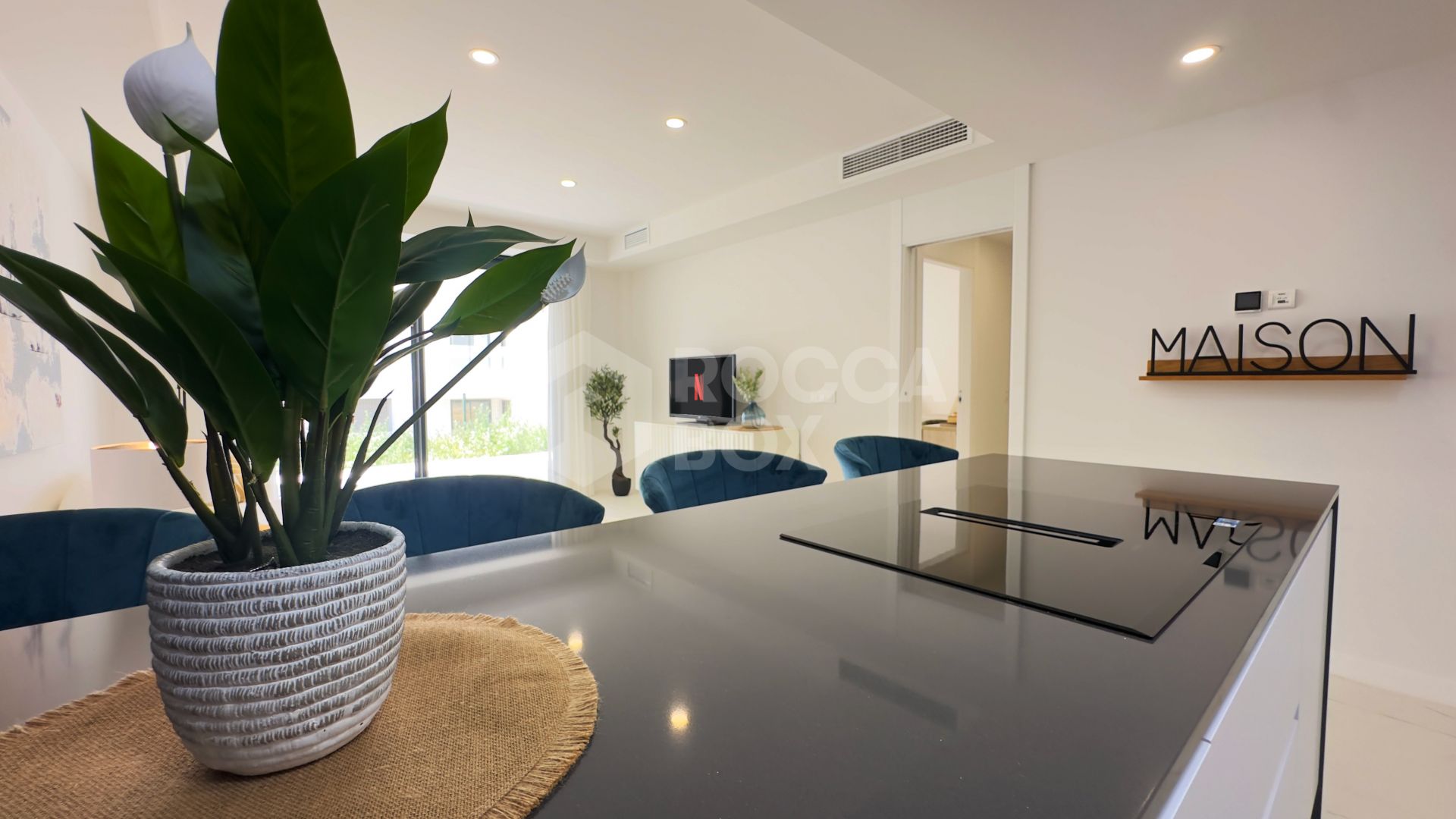 Azata Delmare - Casares Costa - Apartments with spectacular sea views. Strategically located 250m from the beach, Azata Delmare is a complex of 74 apartments of 2 and 3 bedrooms.