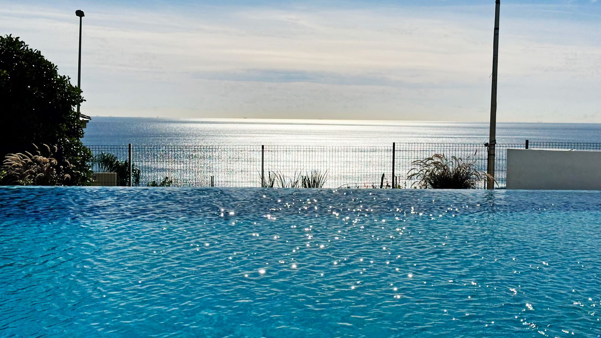 Azata Delmare - Casares Costa - Apartments with spectacular sea views. Strategically located 250m from the beach, Azata Delmare is a complex of 74 apartments of 2 and 3 bedrooms.