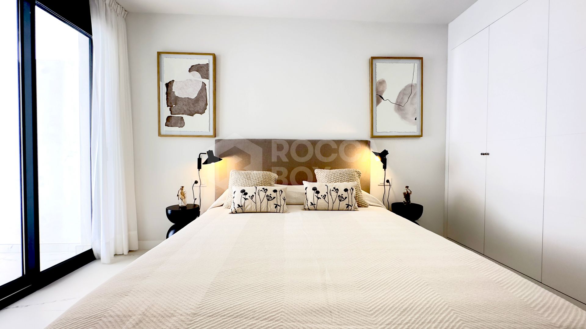 Azata Delmare - Casares Costa - Apartments with spectacular sea views. Strategically located 250m from the beach, Azata Delmare is a complex of 74 apartments of 2 and 3 bedrooms.
