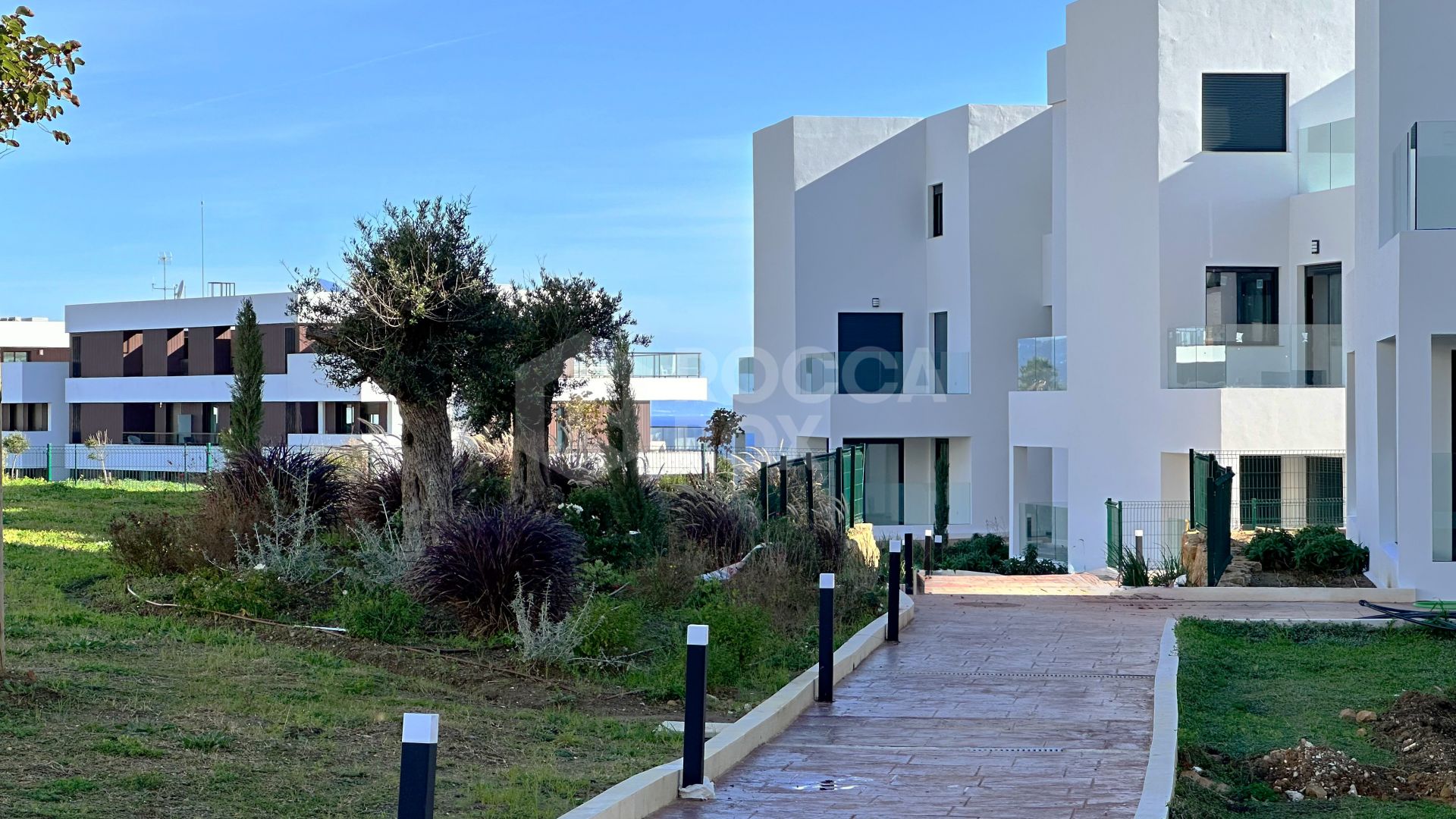 Azata Delmare - Casares Costa - Apartments with spectacular sea views. Strategically located 250m from the beach, Azata Delmare is a complex of 74 apartments of 2 and 3 bedrooms.