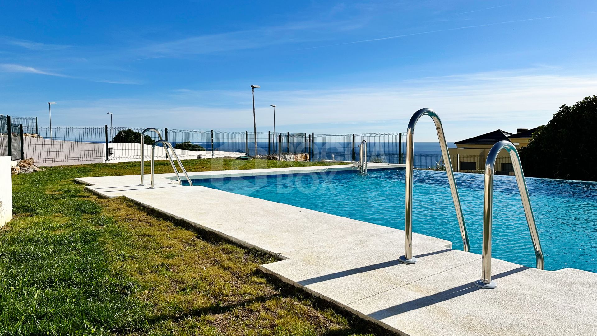 Azata Delmare - Casares Costa - Apartments with spectacular sea views. Strategically located 250m from the beach, Azata Delmare is a complex of 74 apartments of 2 and 3 bedrooms.
