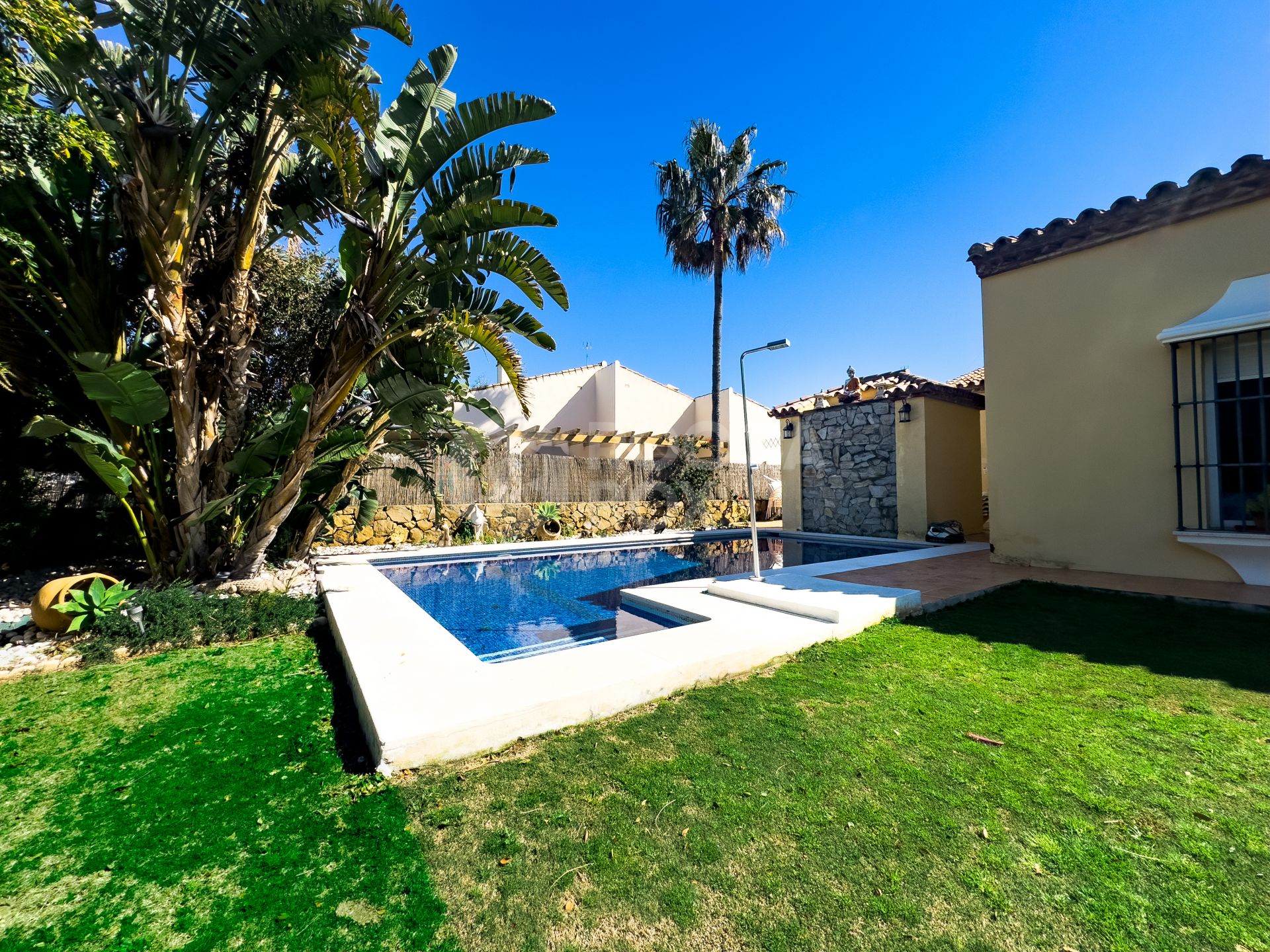 Andalucian Villa in Duquesa with panoramic golf views!