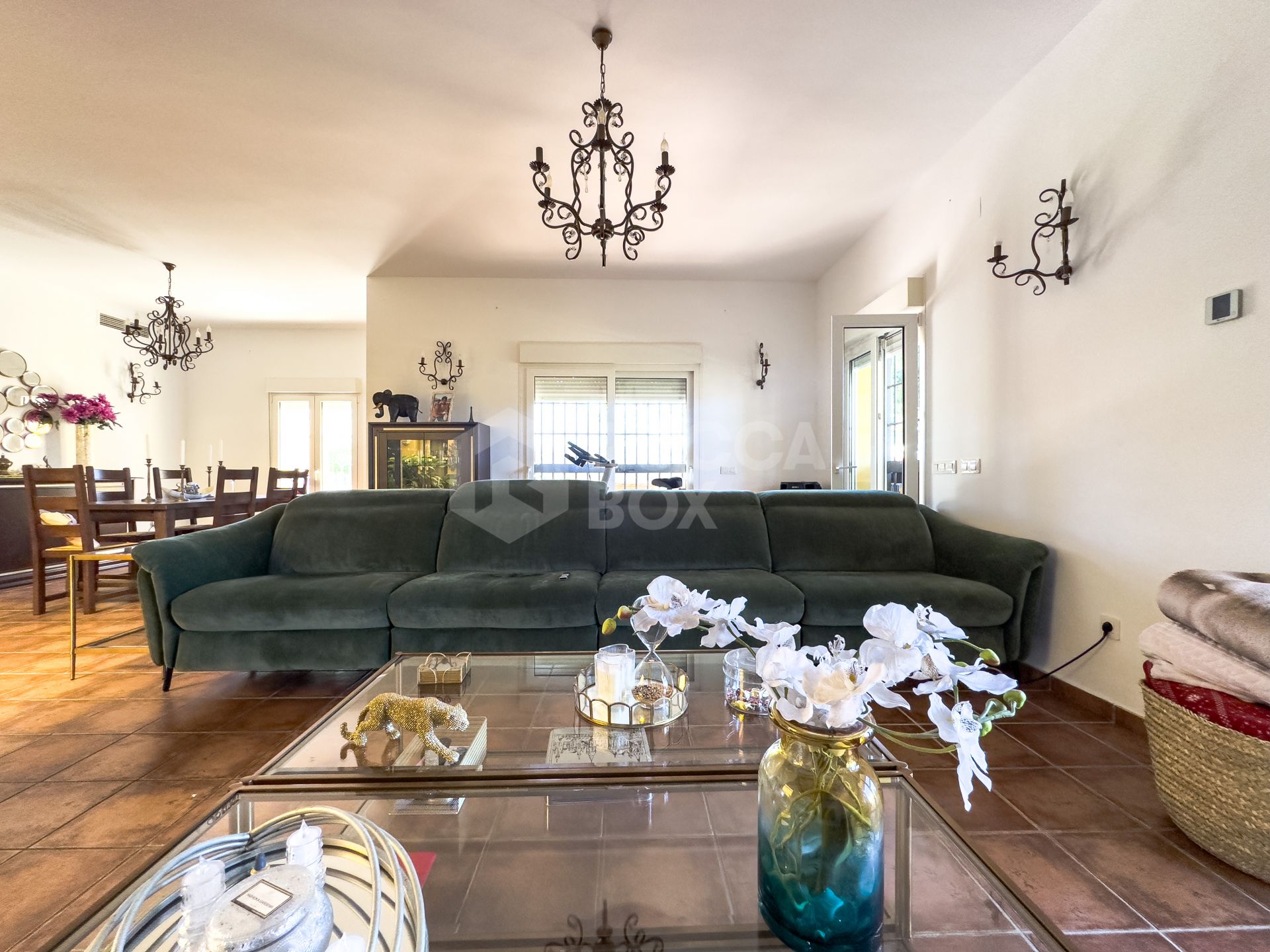 Andalucian Villa in Duquesa with panoramic golf views!