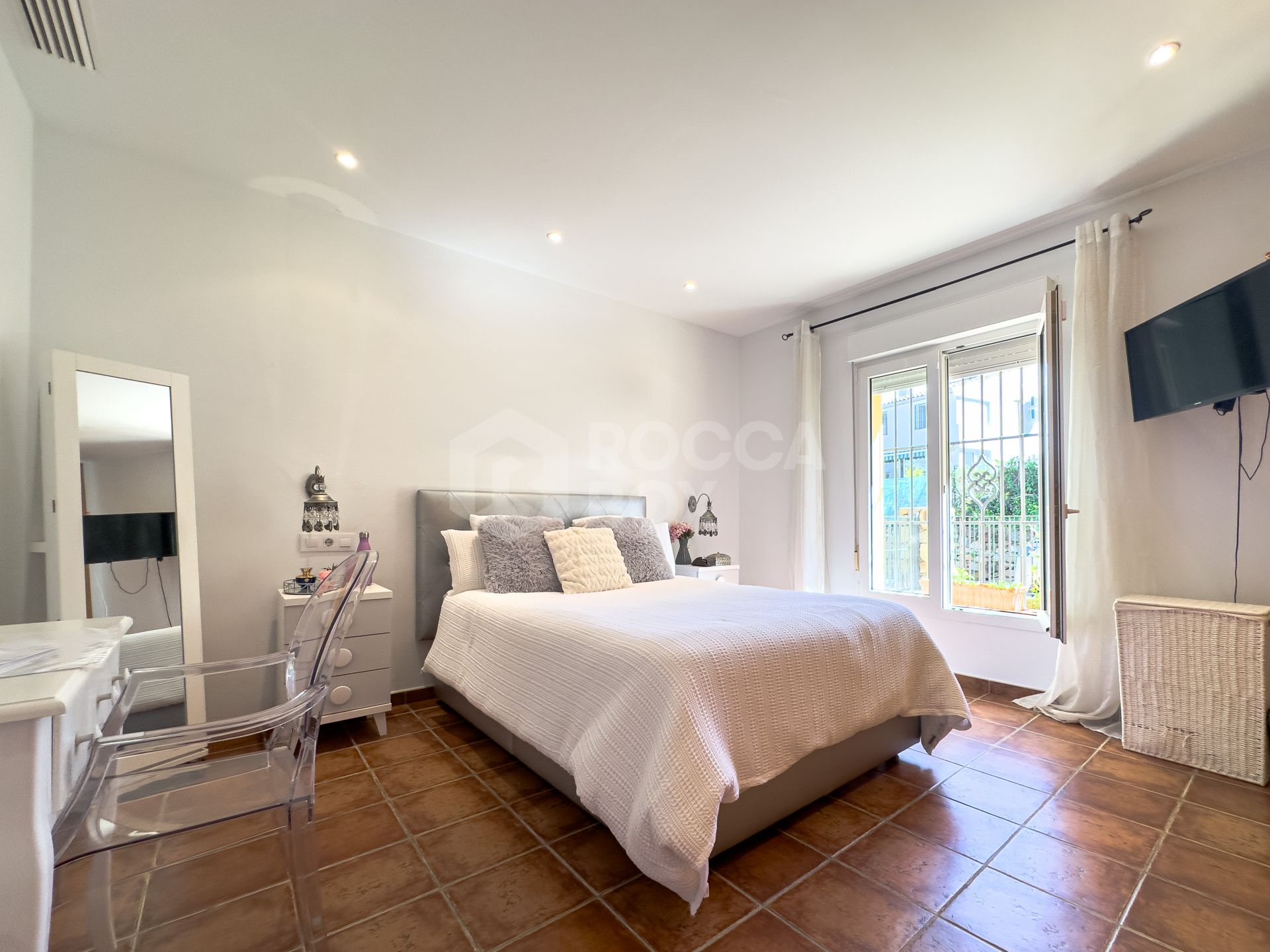 Andalucian Villa in Duquesa with panoramic golf views!