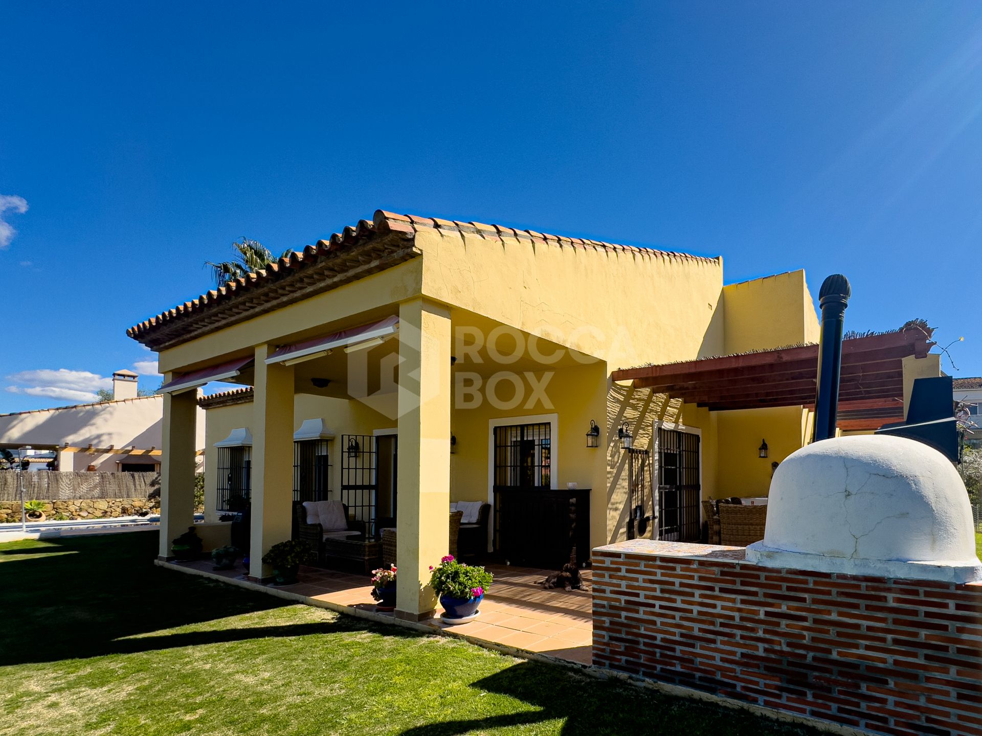 Andalucian Villa in Duquesa with panoramic golf views!