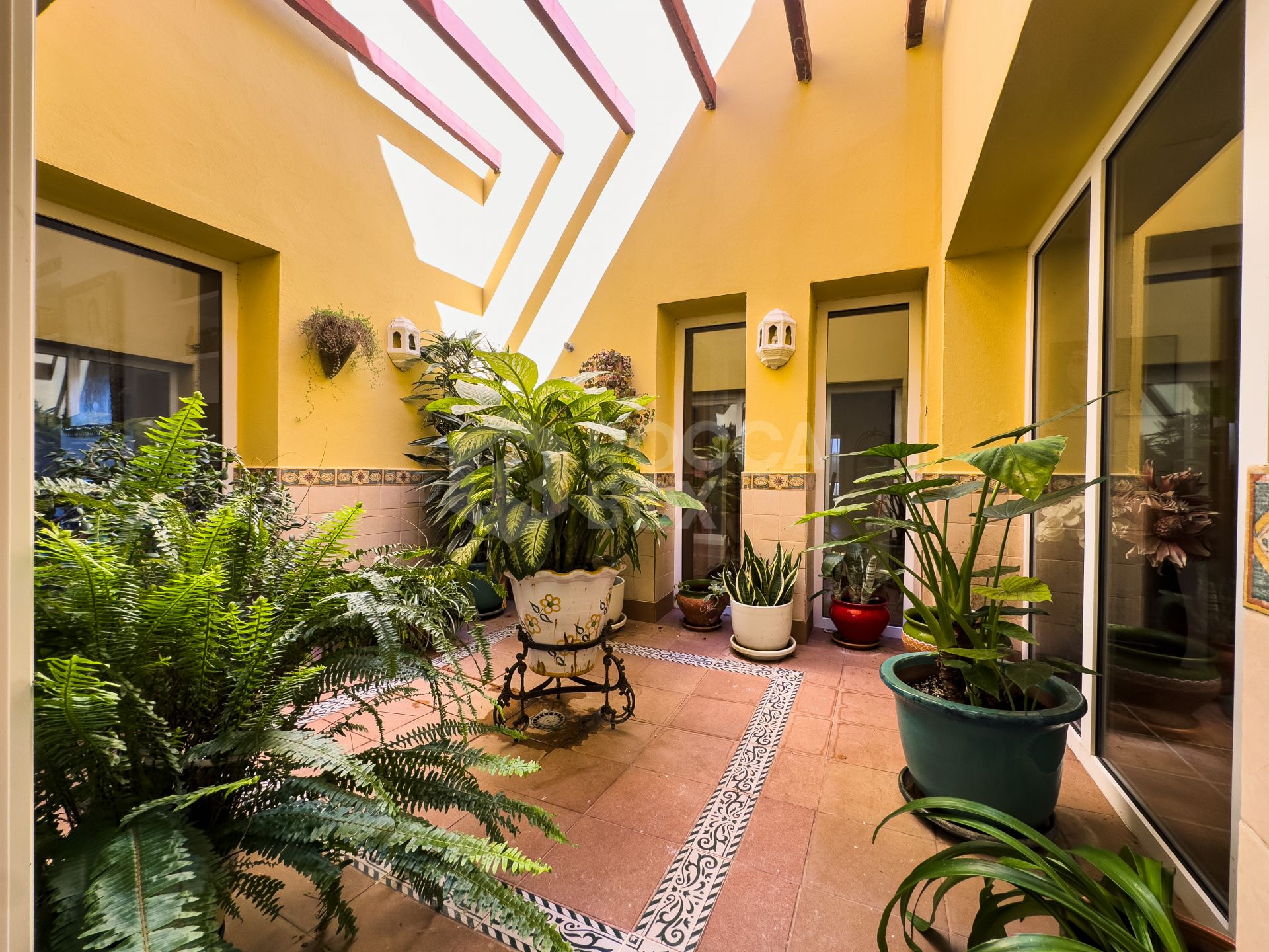 Andalucian Villa in Duquesa with panoramic golf views!