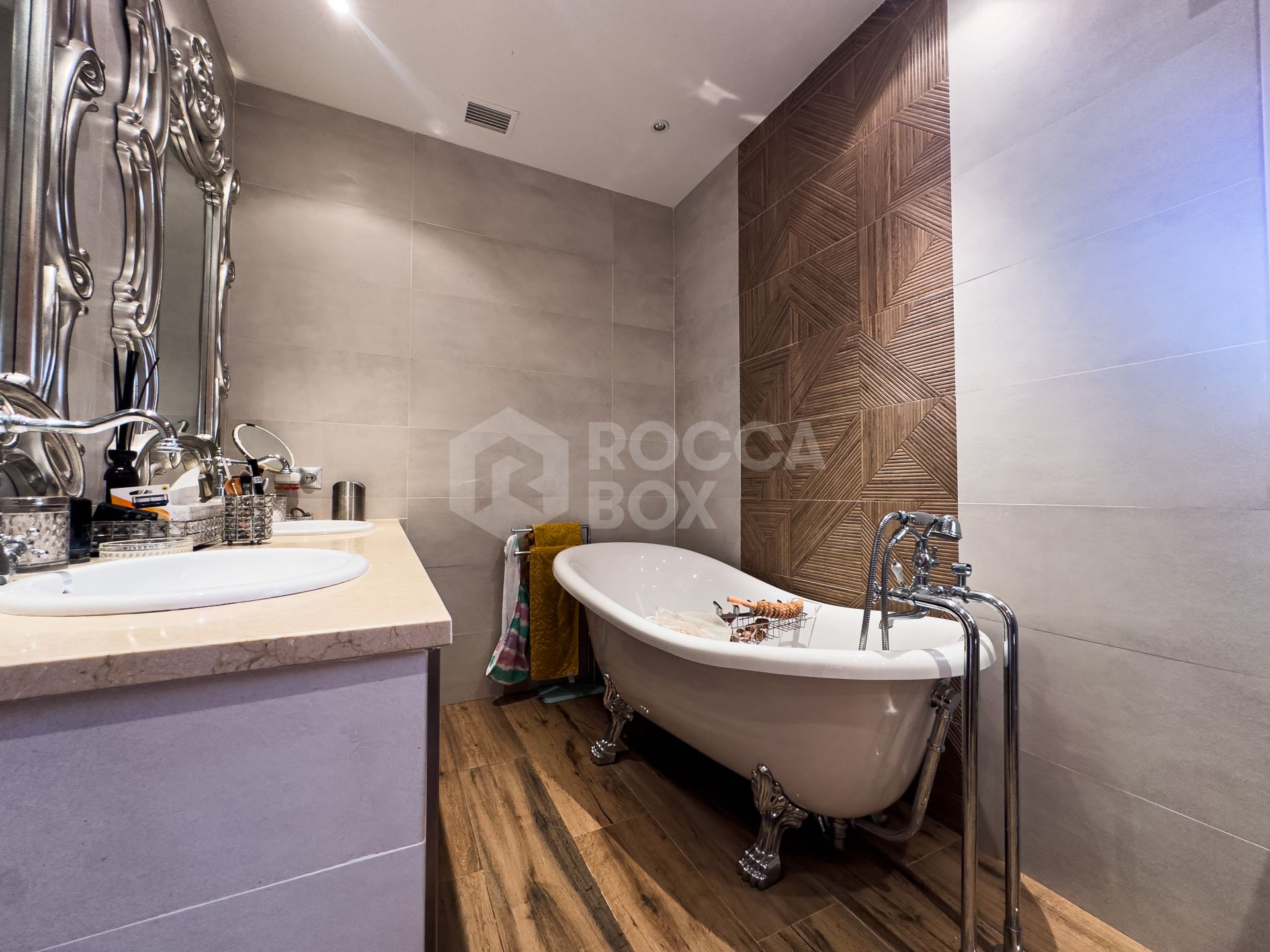 Andalucian Villa in Duquesa with panoramic golf views!