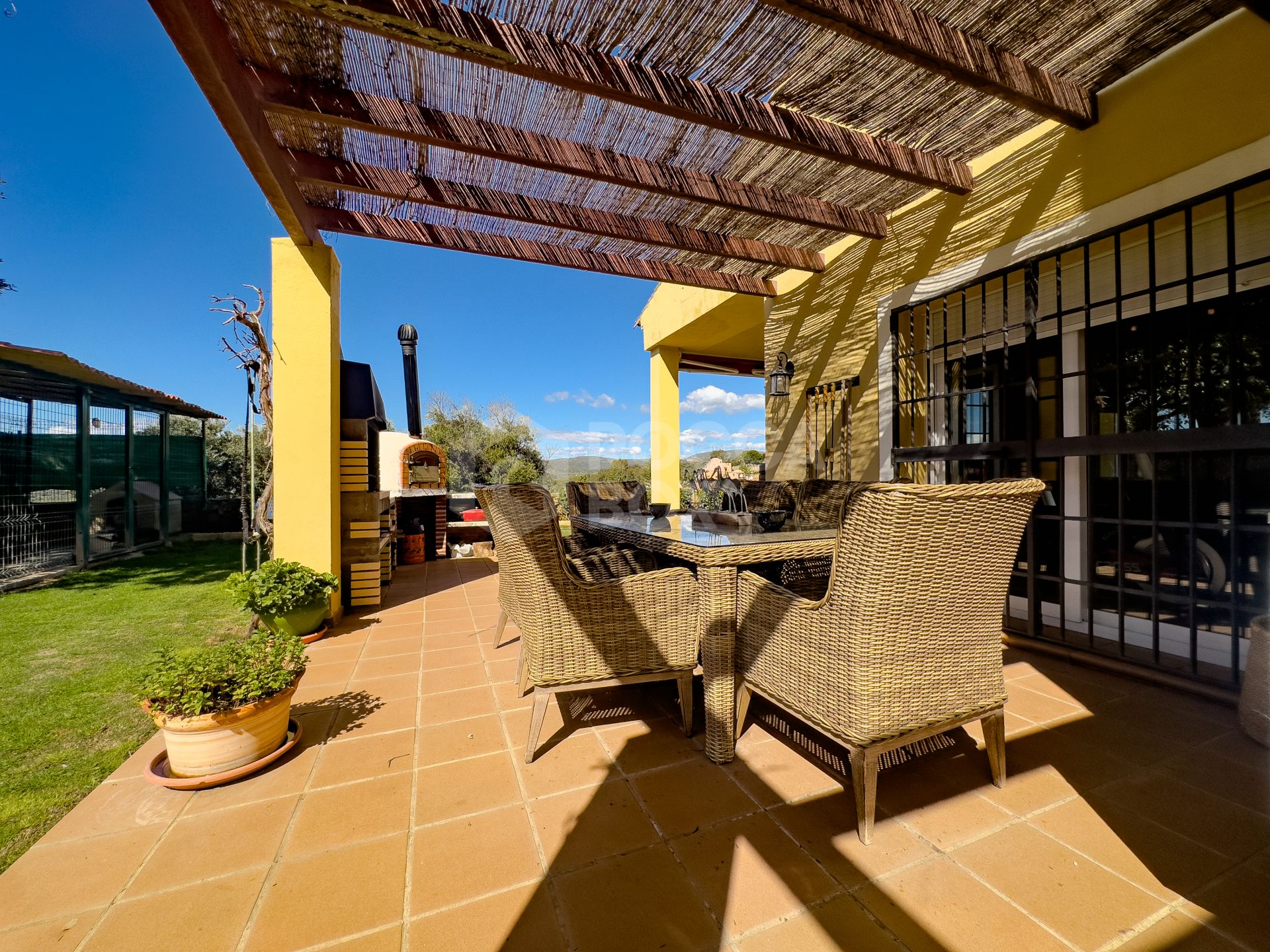 Andalucian Villa in Duquesa with panoramic golf views!