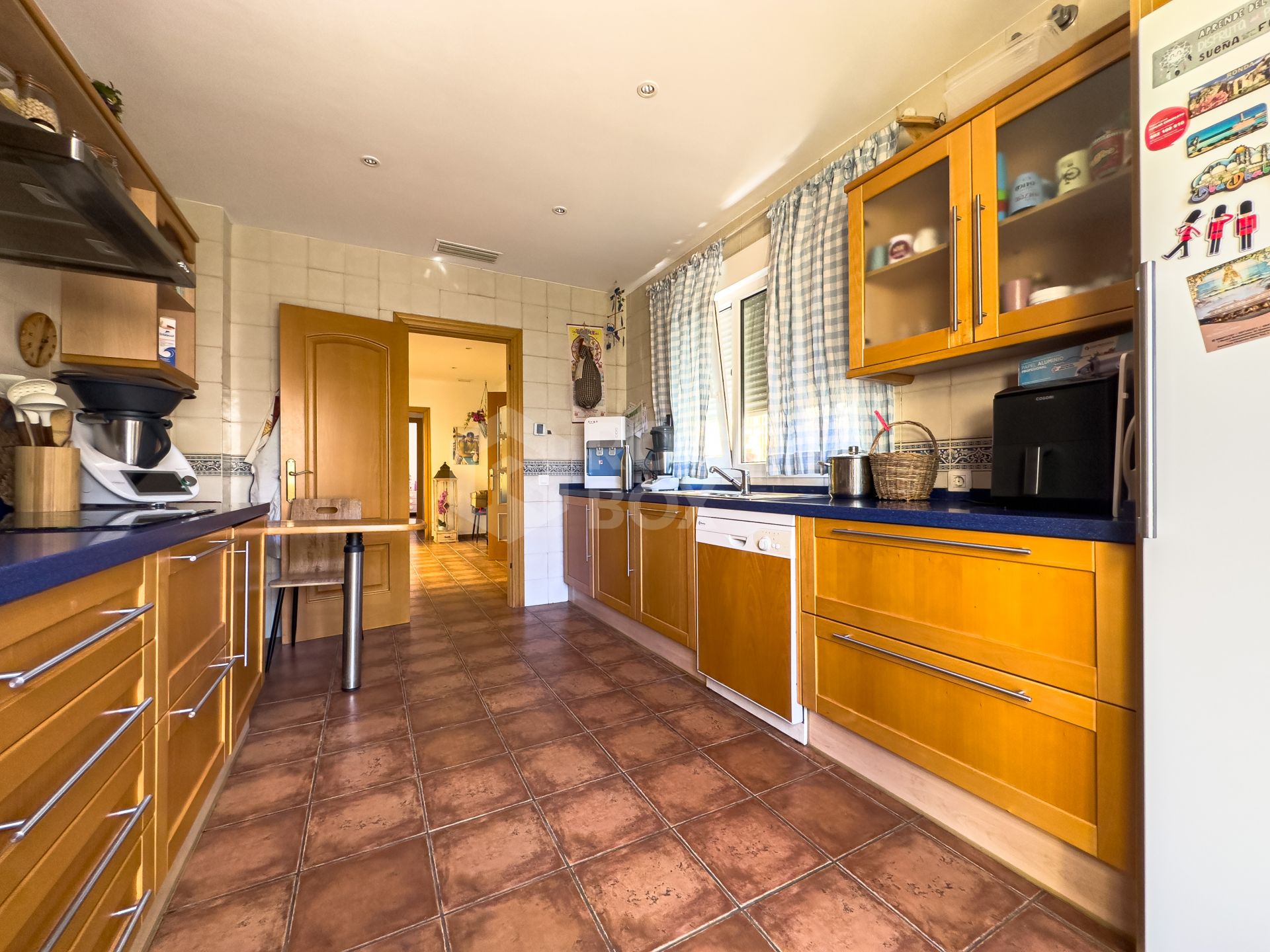 Andalucian Villa in Duquesa with panoramic golf views!