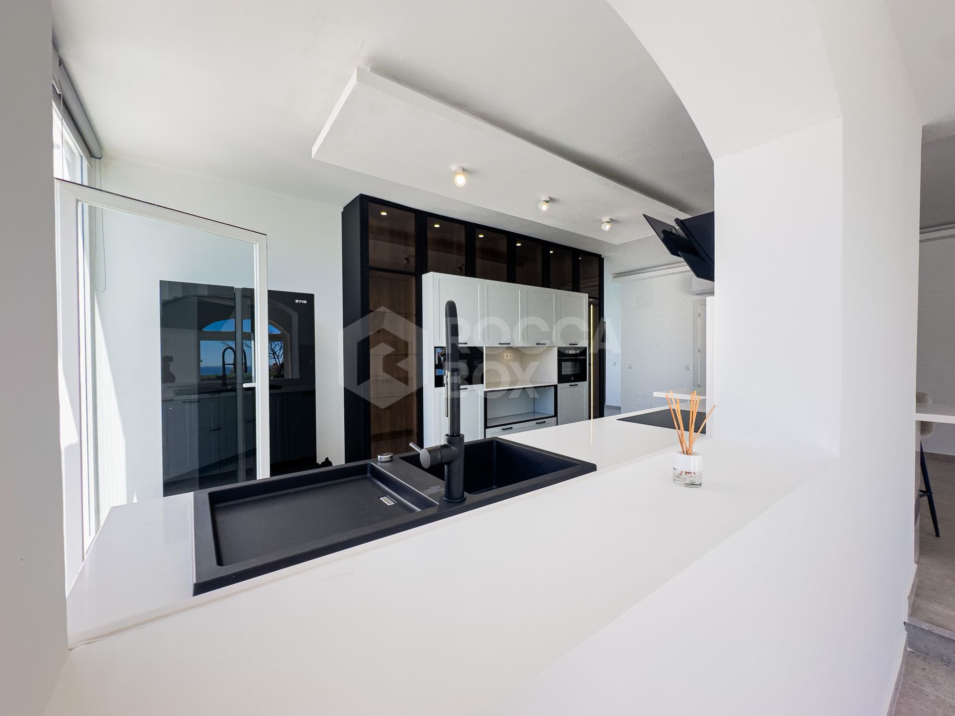 CHARMING AND UNIQUE Luxury Modern Villa