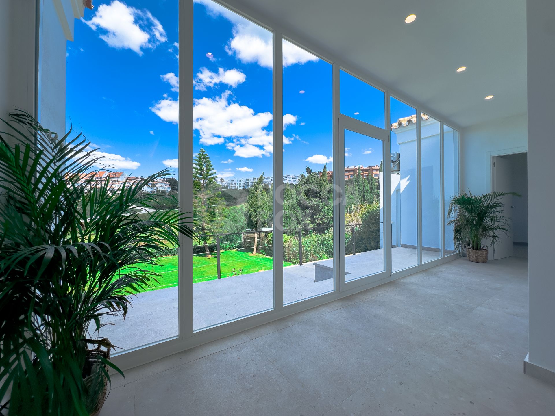 CHARMING AND UNIQUE Luxury Modern Villa