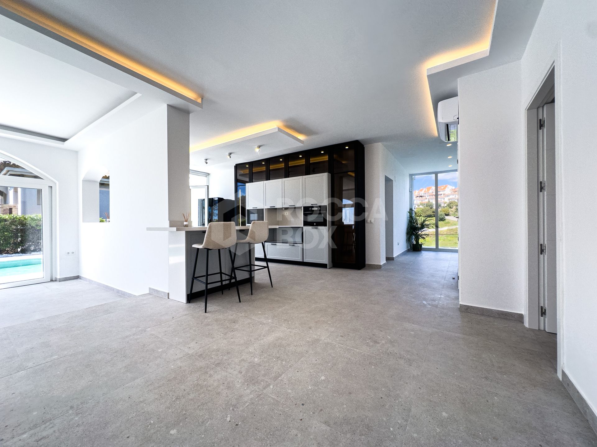 CHARMING AND UNIQUE Luxury Modern Villa