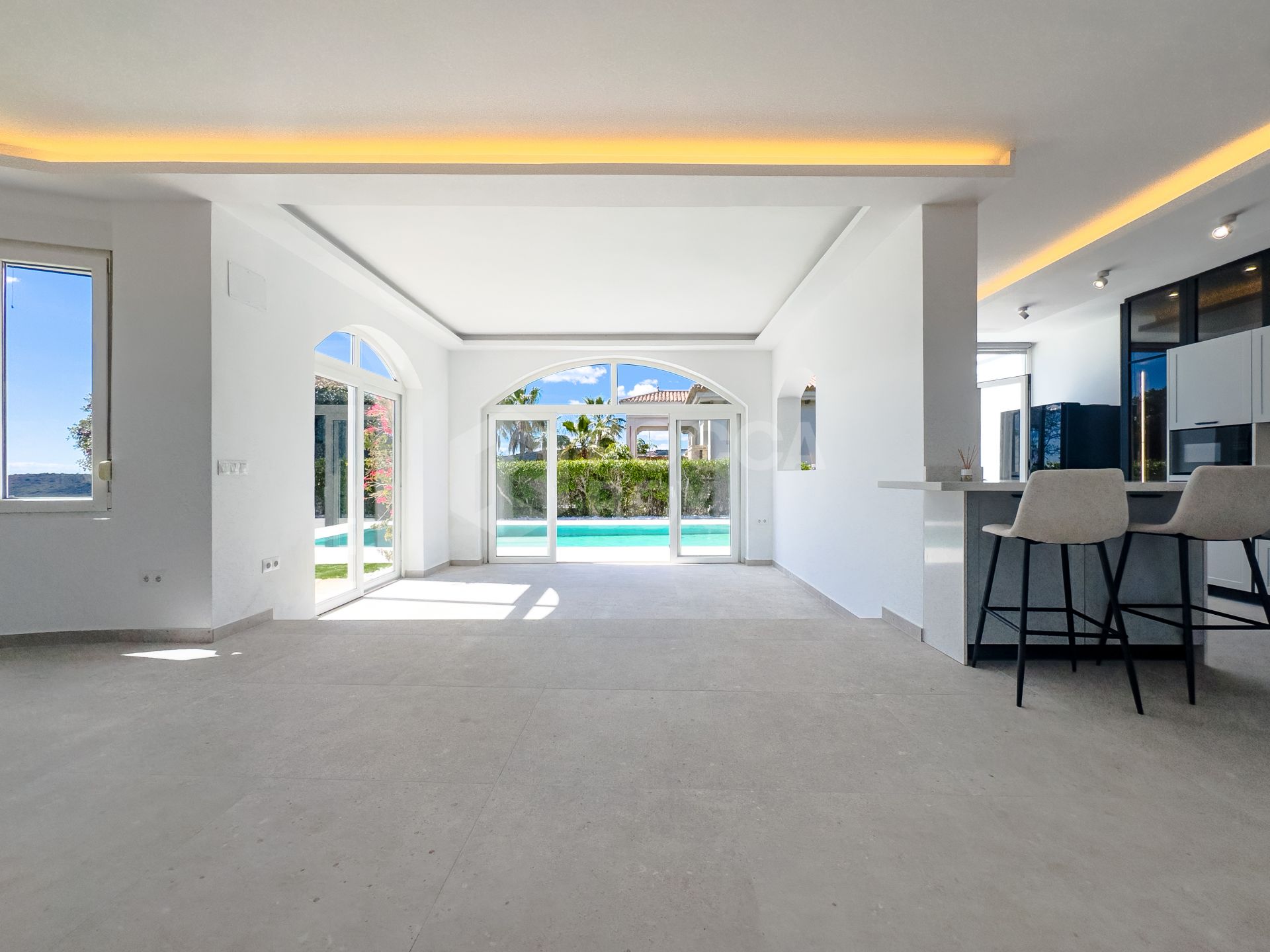 CHARMING AND UNIQUE Luxury Modern Villa