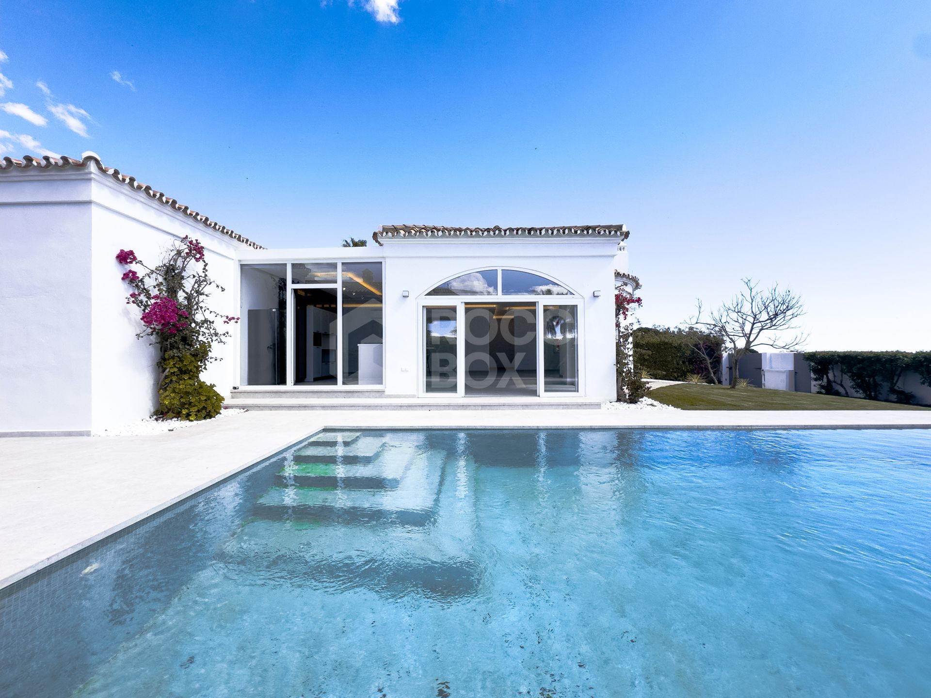 CHARMING AND UNIQUE Luxury Modern Villa