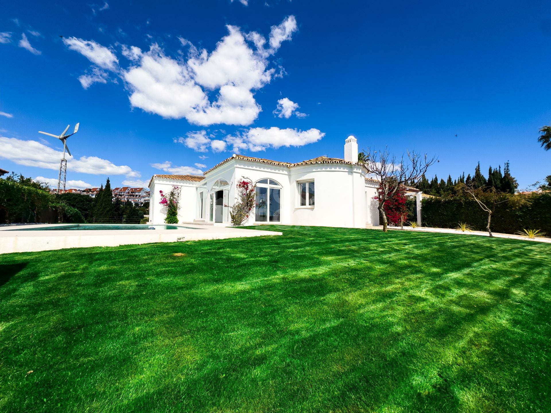 CHARMING AND UNIQUE Luxury Modern Villa