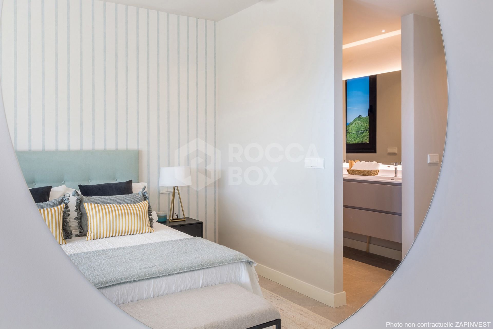 Stunning Penthouse with Panoramic Views in Estepona West