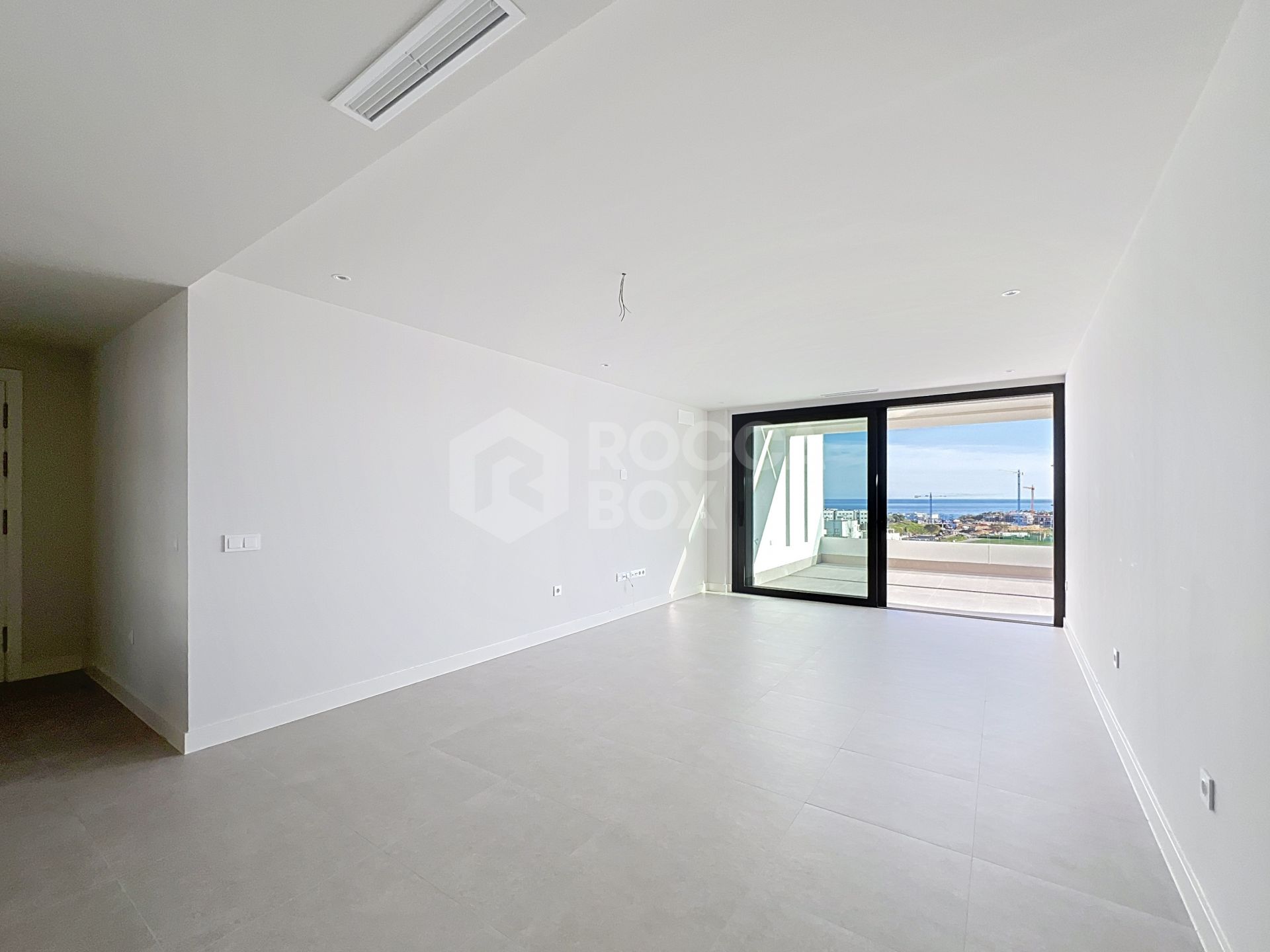Stunning Penthouse with Panoramic Views in Estepona West