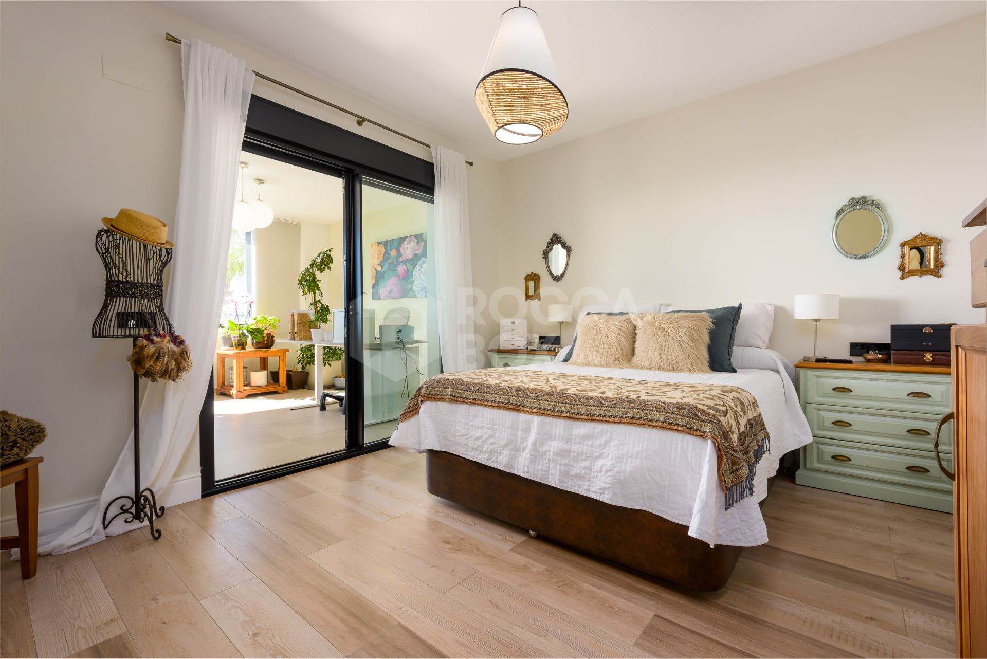 Luxury apartment in Mirador Estepona Hills Phase I, Costa del Sol.