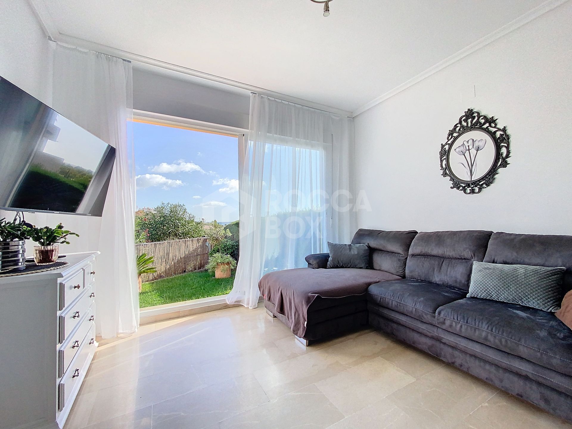 Great apartment with magnificent sea and mountain views in Casares Costa!