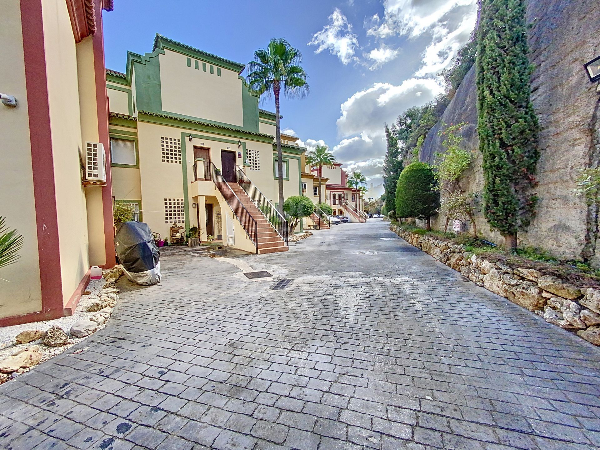 Great apartment with magnificent sea and mountain views in Casares Costa!