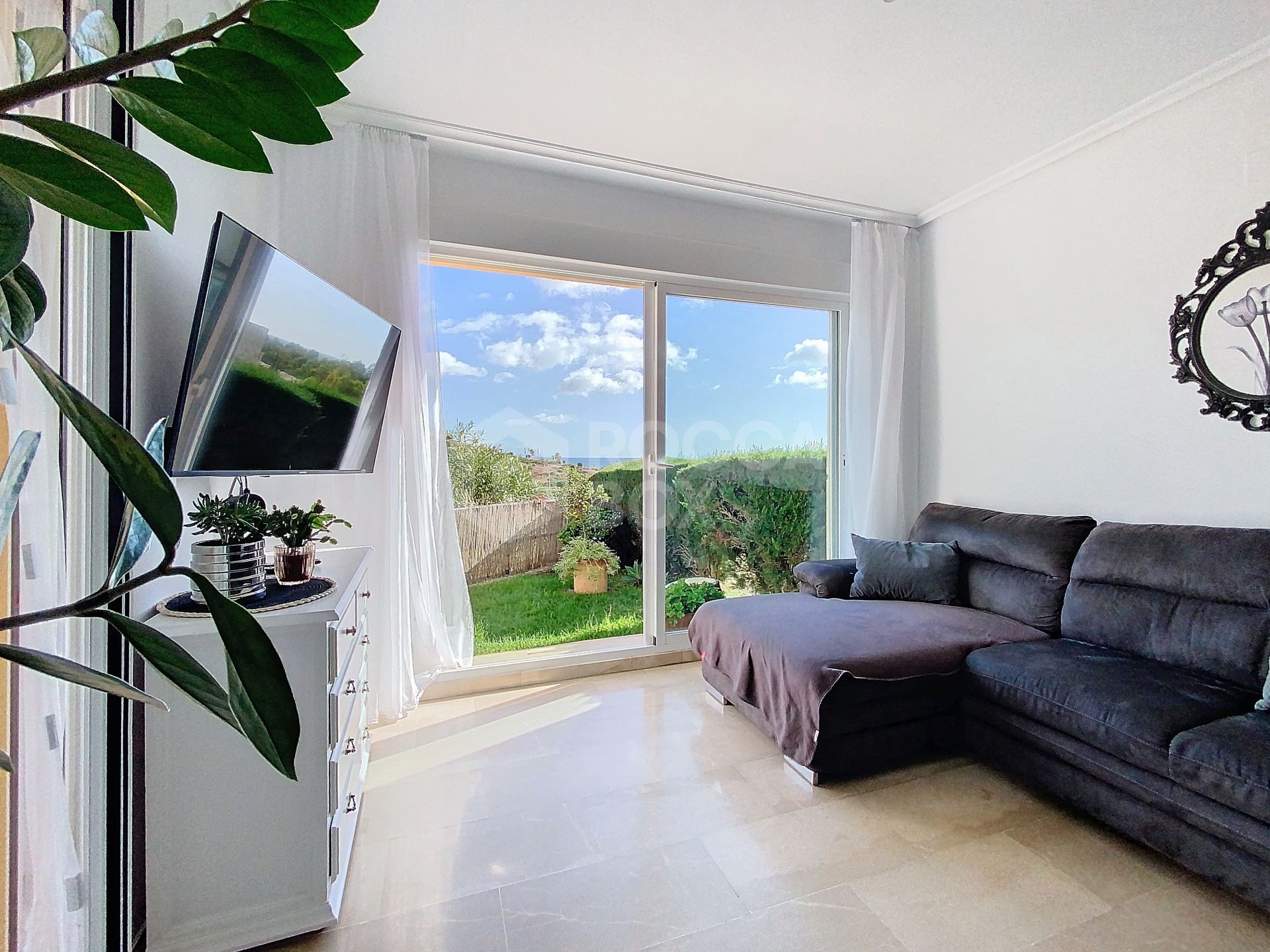 Great apartment with magnificent sea and mountain views in Casares Costa!