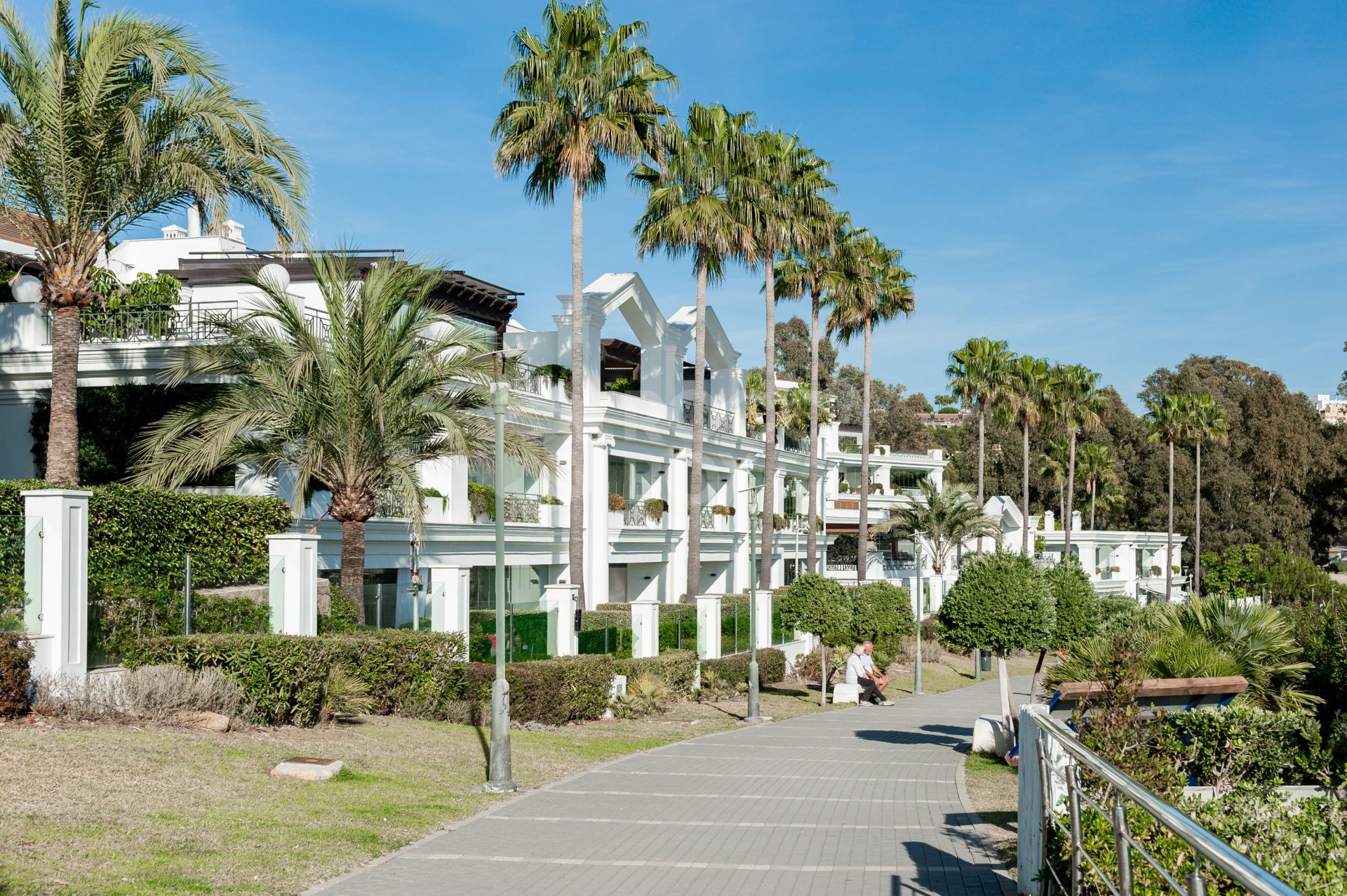 FANTASTIC 3 BEDROOM APARTMENT IN THE CENTER OF ESTEPONA