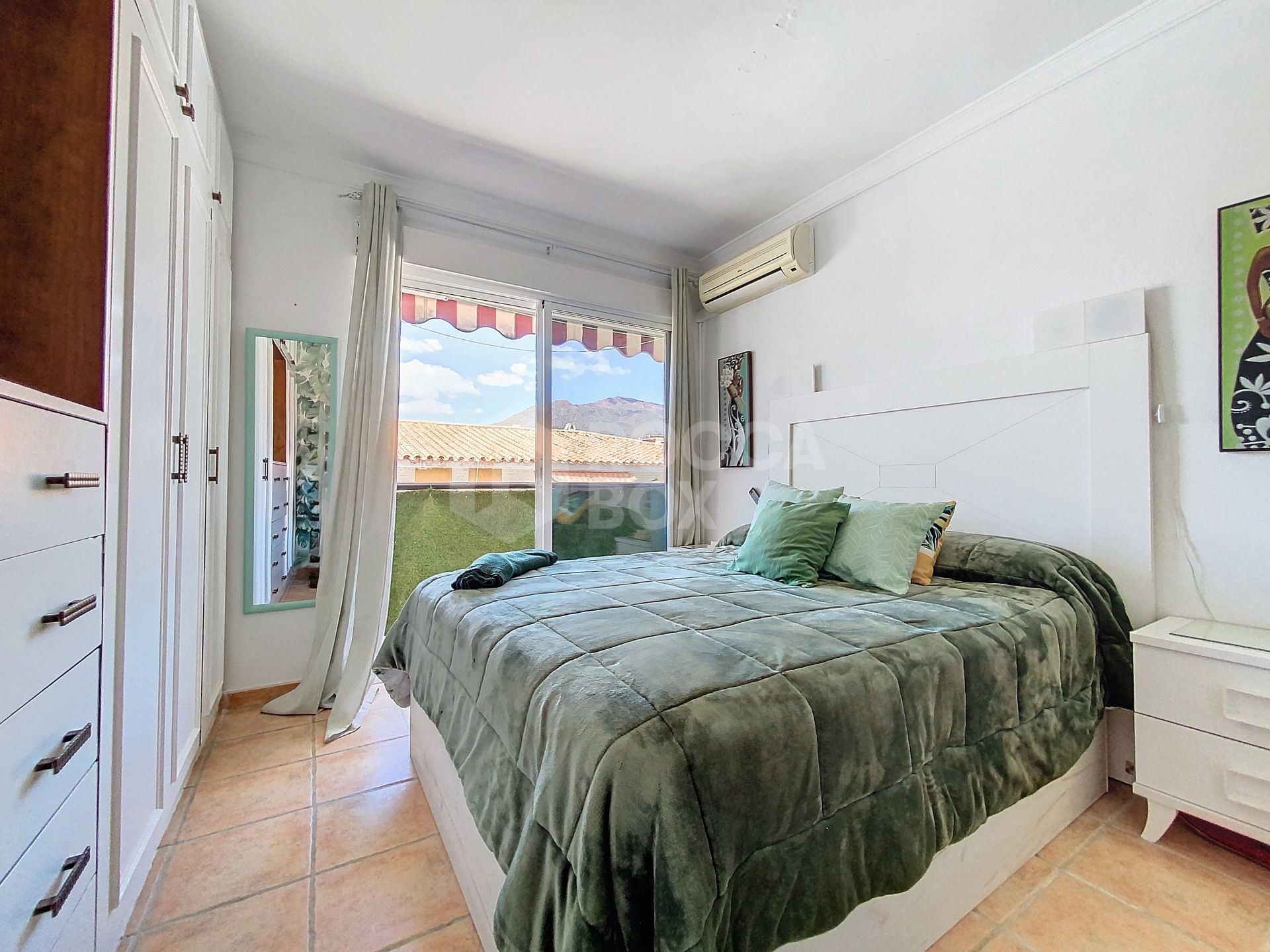 FANTASTIC 3 BEDROOM APARTMENT IN THE CENTER OF ESTEPONA