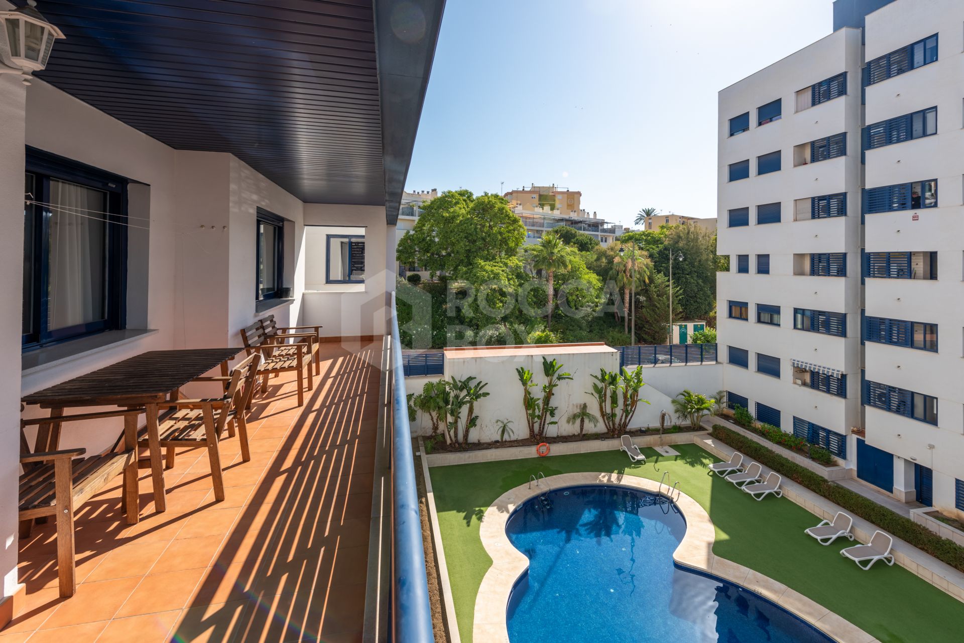 Elegant 3-Bedroom Apartment in Estepona Puerto