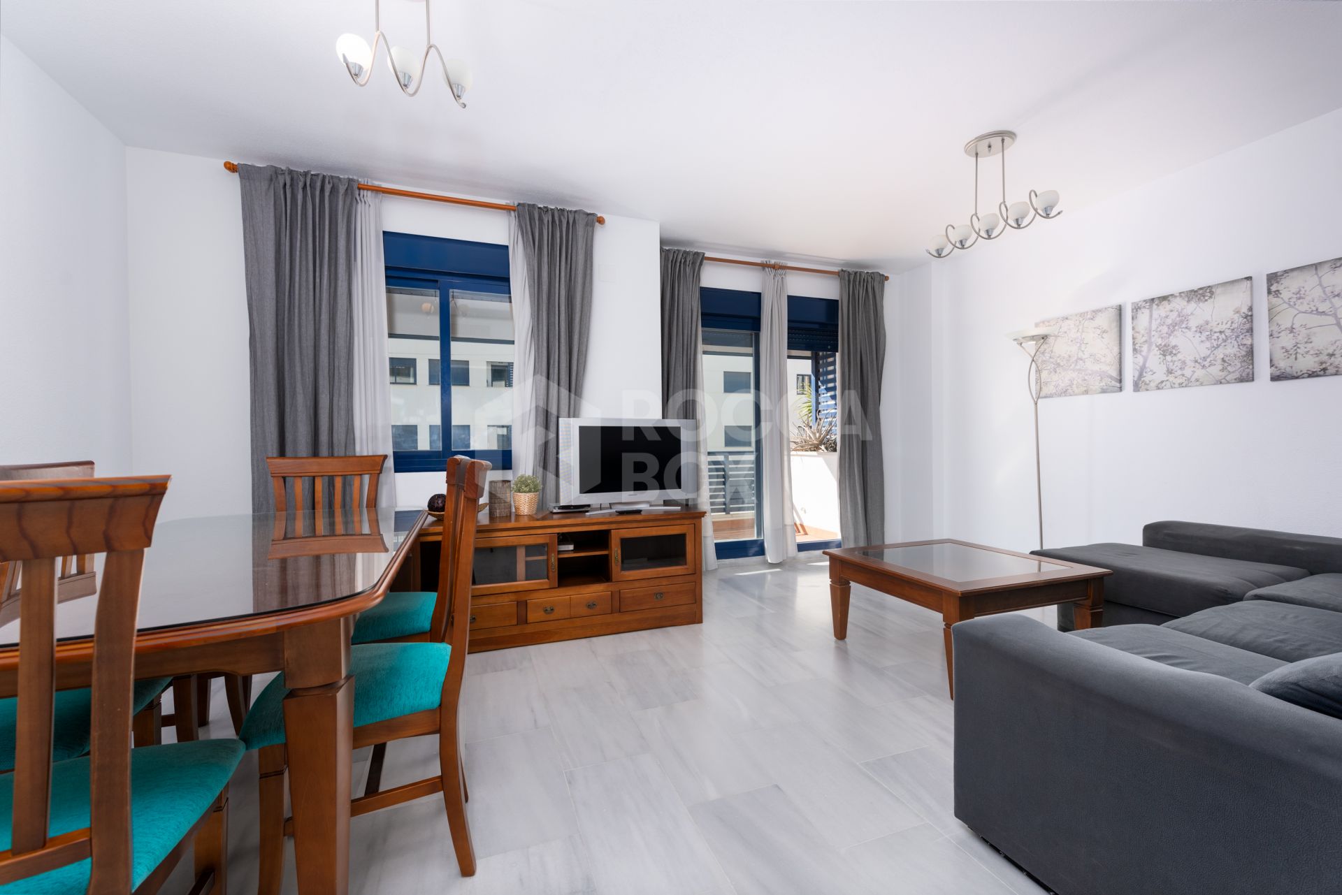 Elegant 3-Bedroom Apartment in Estepona Puerto