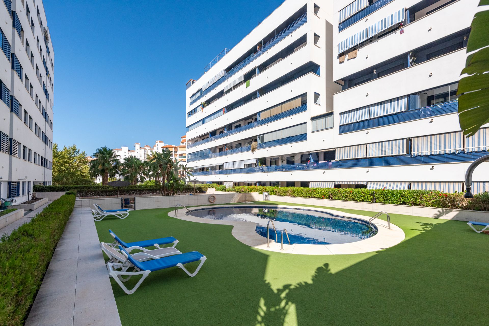 Elegant 3-Bedroom Apartment in Estepona Puerto