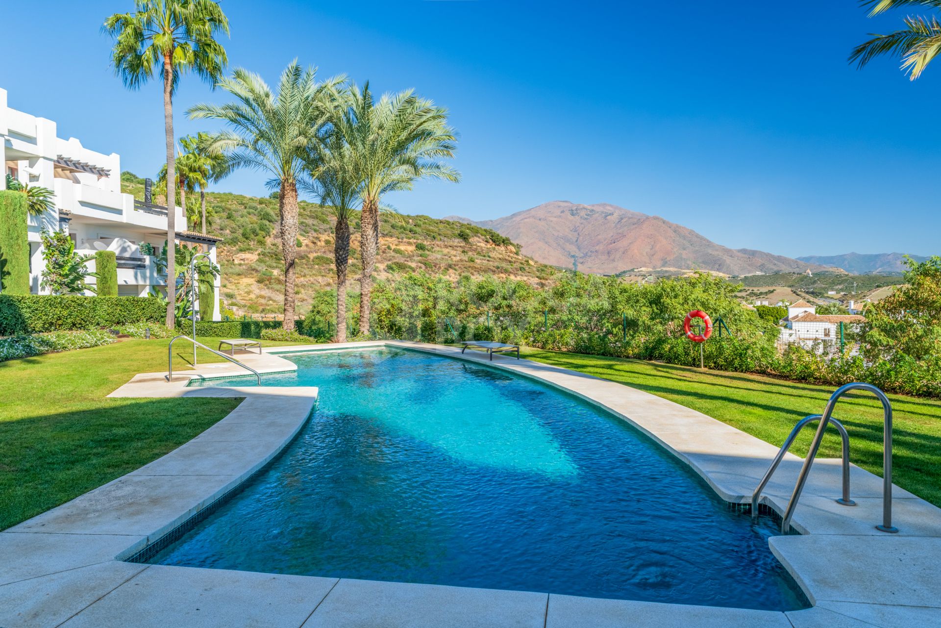 Luxury first floor apartment in Altos de Cortesín, Casares, Málaga