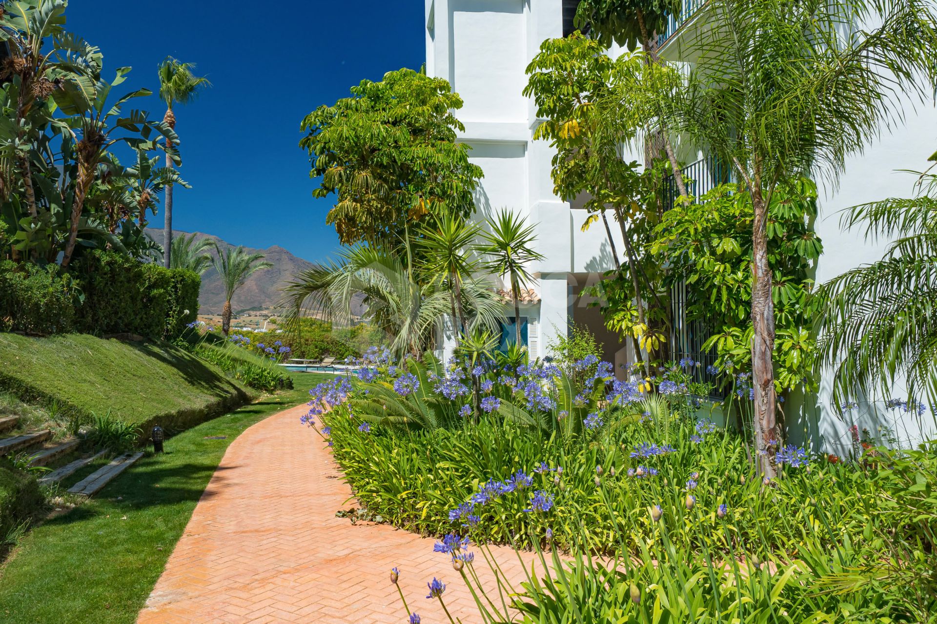 Luxury first floor apartment in Altos de Cortesín, Casares, Málaga