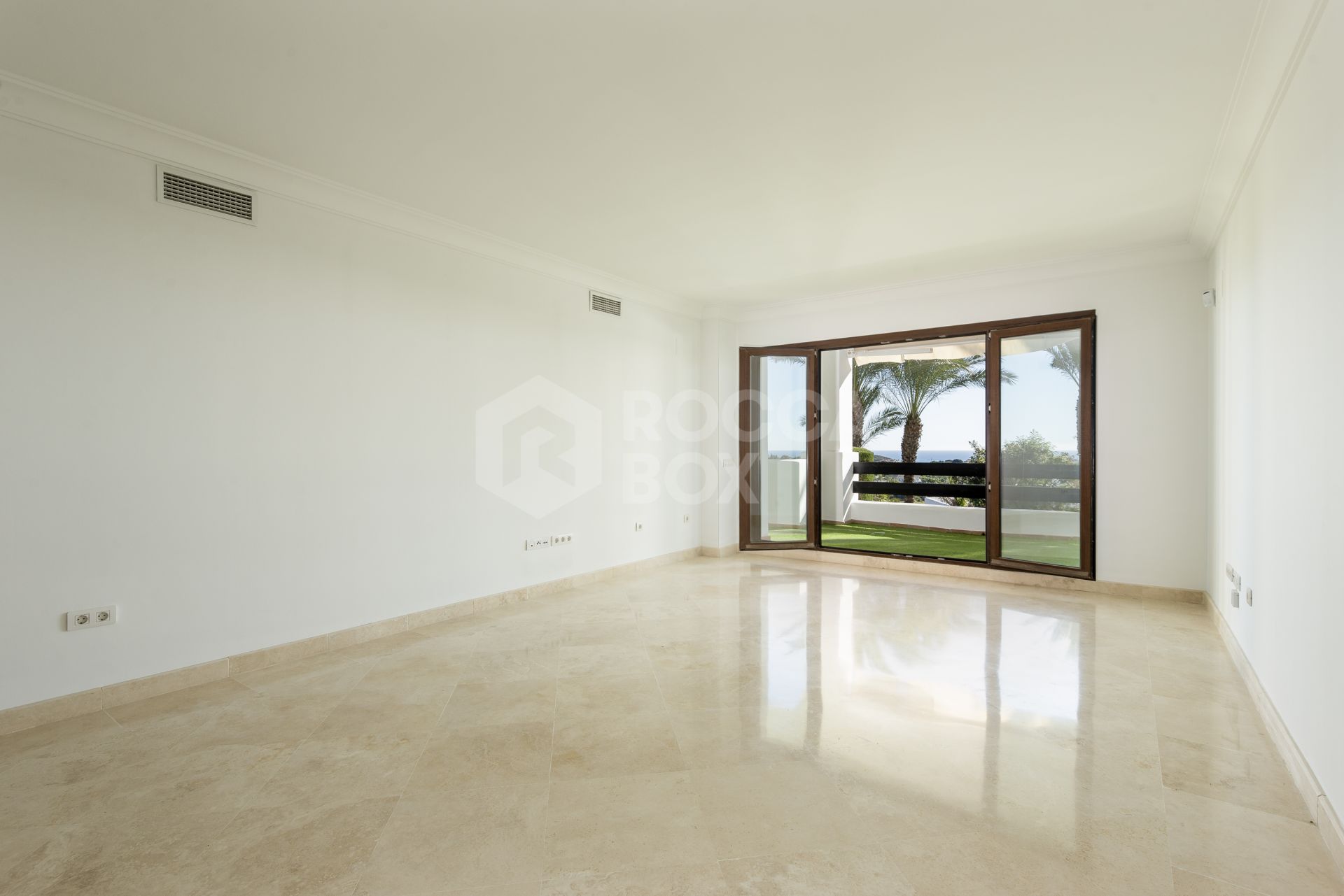 Luxury first floor apartment in Altos de Cortesín, Casares, Málaga